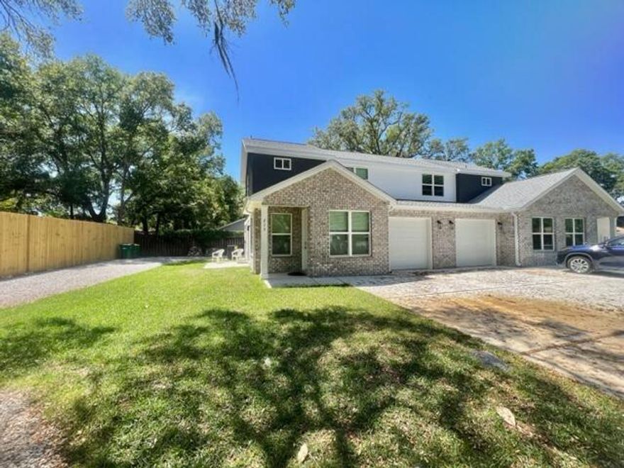 **Available November 1st!**Appliances Included: Refrigerator, stove/oven, Microwave, Dishwasher, Washer/Dryer (As-Is)This beautiful new construction townhome in the heart of Niceville features 2 bedrooms and 2.5 bathrooms! This inviting home offers an open floor plan. The kitchen showcases beautiful quartz countertops, elegant cabinetry, a subway tile backsplash, and new stainless-steel appliances, plus a spacious pantry/flex space!