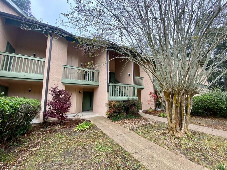 Welcome to this maintenance free spacious unit nestled among large oak trees in the community of Bluewater Bay. This home has wood-look tile floors, granite countertops and upgraded appliances. Light and bright with abundant cabinets and breakfast bar open to the great room. Washer and dryer in unit. Garden Oaks Condos is centrally located in the heart of Bluewater Bay offering you amenities to include pool, tennis courts, golf, marina, restaurants and walking, jogging paths (separate fees apply). The unit is close to Eglin Air Force Base, EOD School, Duke Field and Hurlburt Field. Extend your entertaining to your screened-in porch. Water, sewer, garbage, building exterior and yard upkeep included.