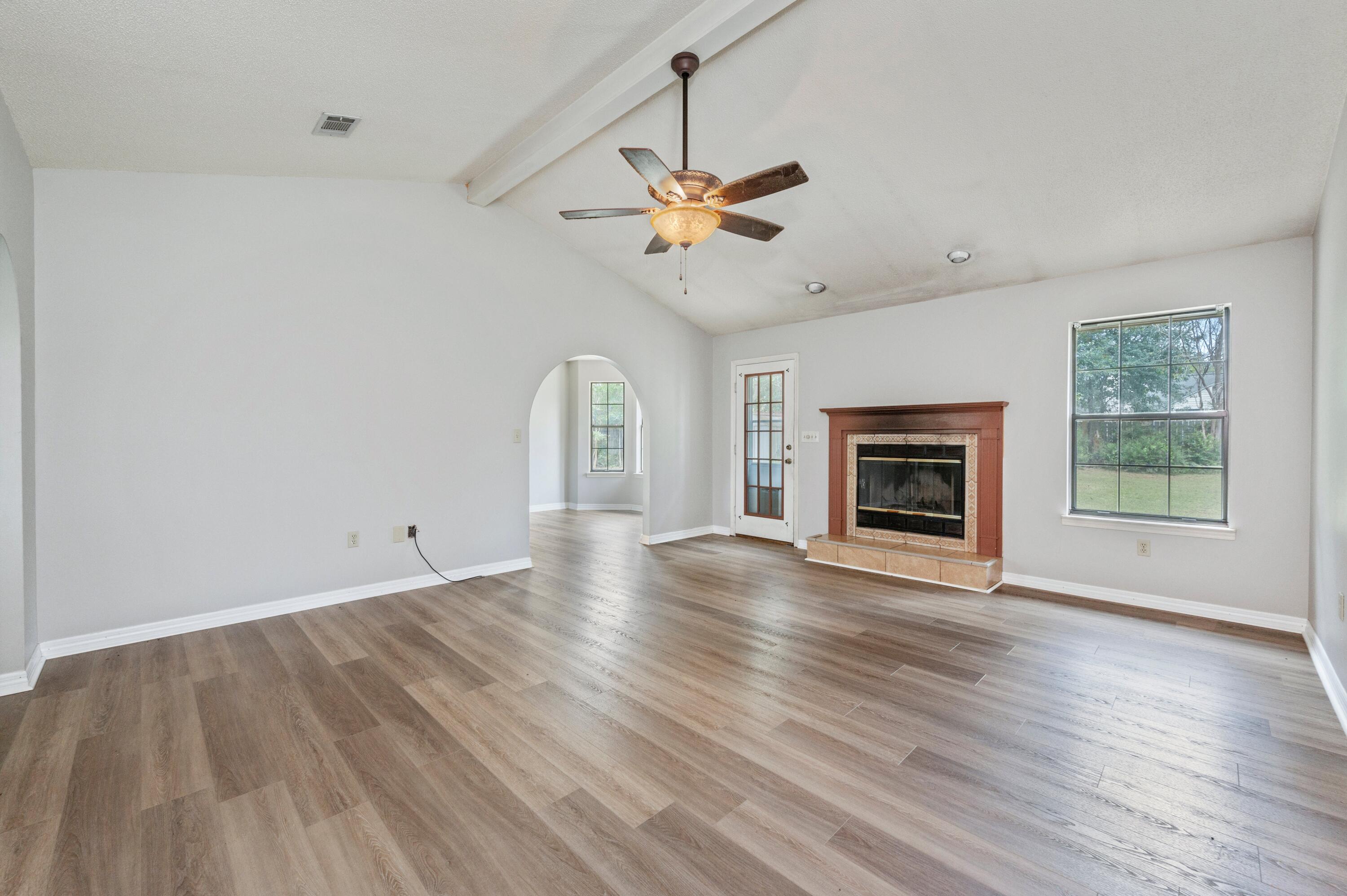 COUNTRYVIEW ESTATES 3RD ADDN - Residential Lease