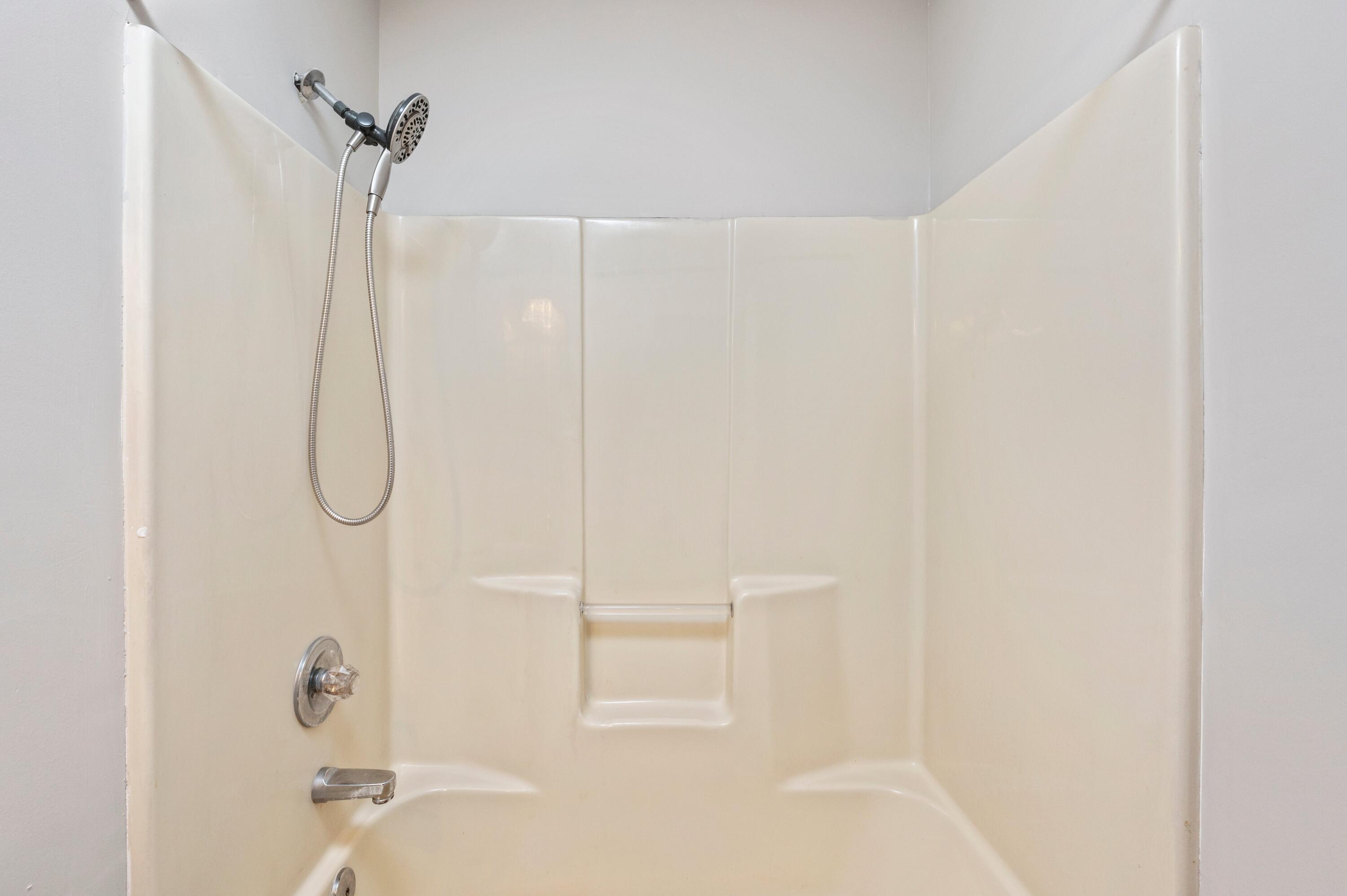 COUNTRYVIEW ESTATES 3RD ADDN - Residential Lease