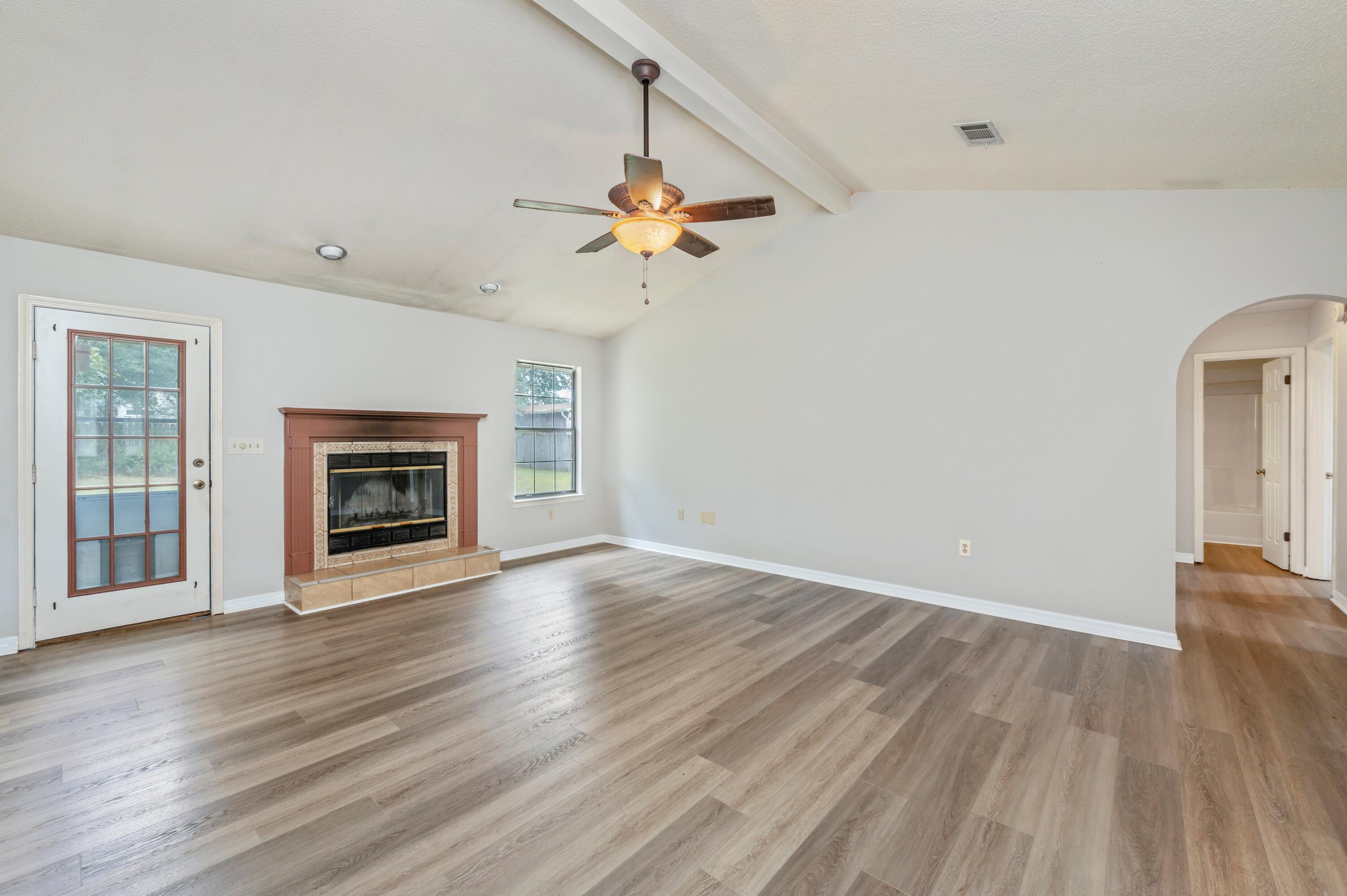 COUNTRYVIEW ESTATES 3RD ADDN - Residential Lease