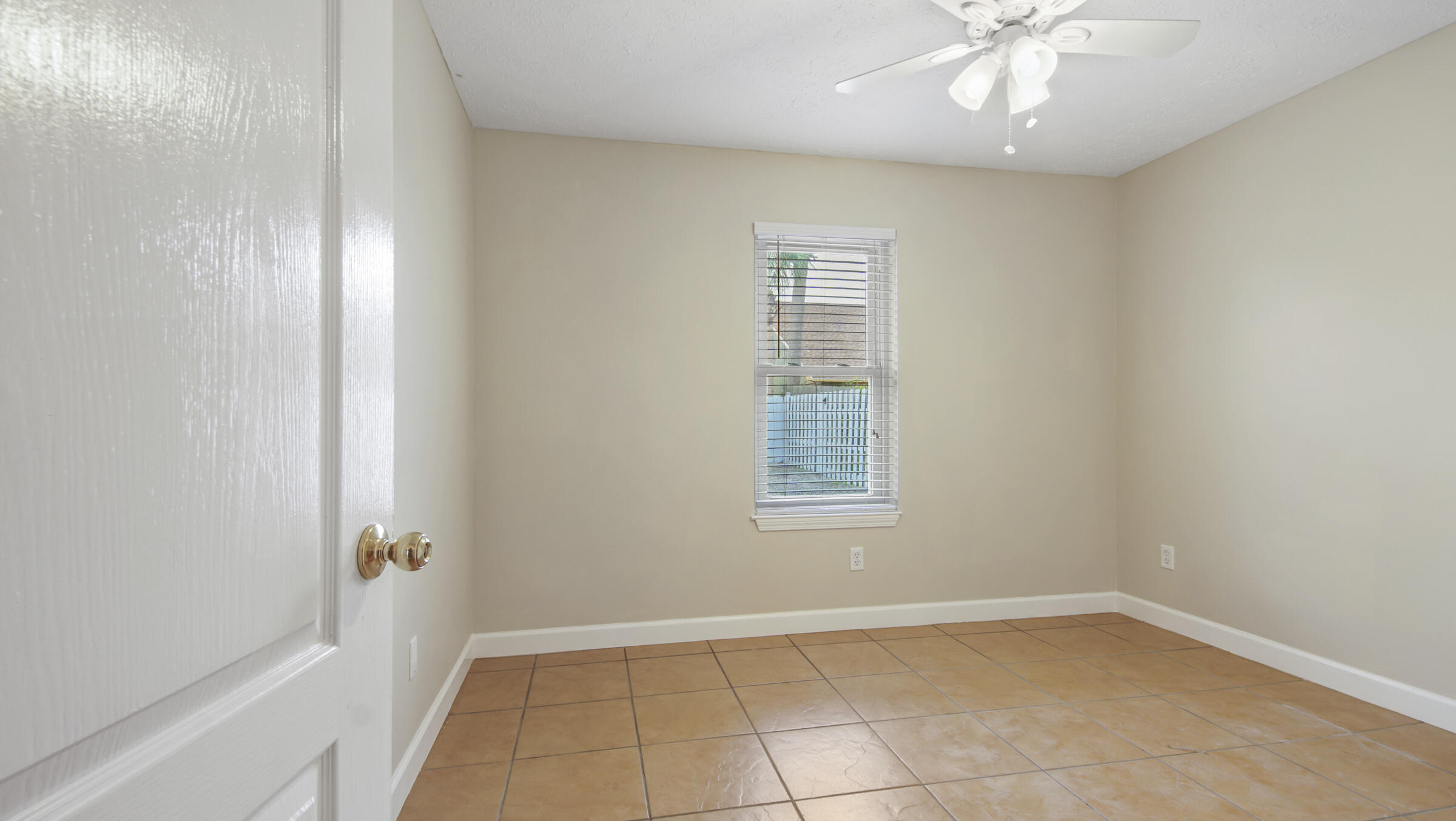 SEACLUSION BEACH - Residential