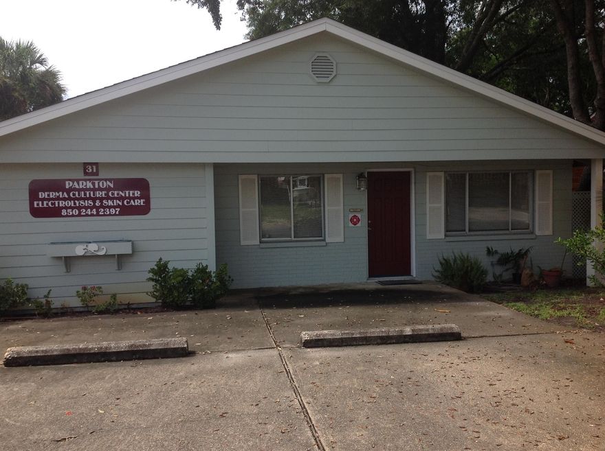 Affordable and Great location! 1 block off Eglin Pkwy. One story building has 4 parking spaces in front and room for more in back. Enter a large waiting room, and off to the left is a large office. Down the hall there are 3 more offices and a full bath.
This unique property fronts on Kelly and goes all the way back to Hughes street; therefore entrances from both streets..
Perfect for retail, medical or business!
Call today for appointment to see this one today!