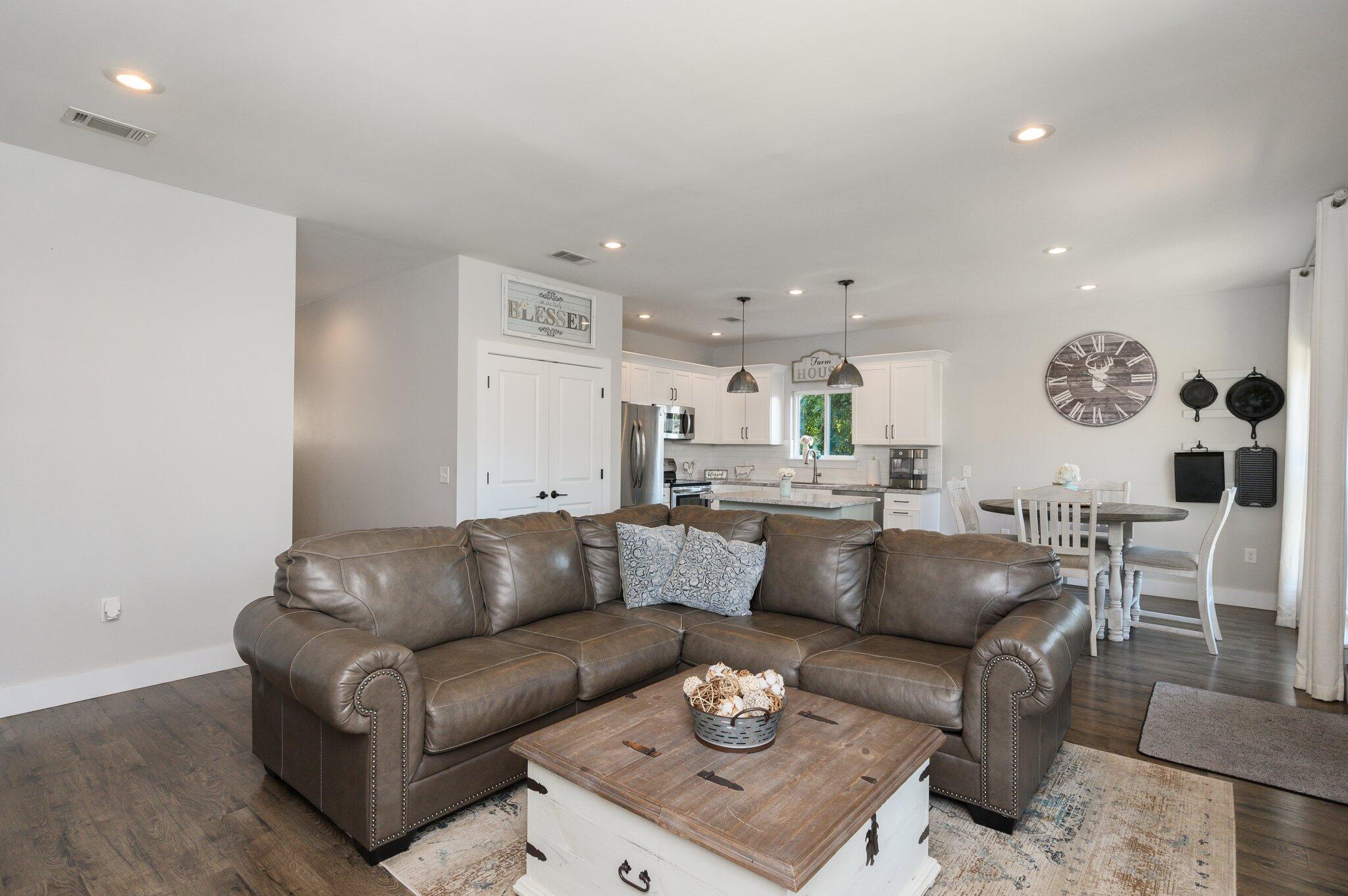 THE PINES - Residential