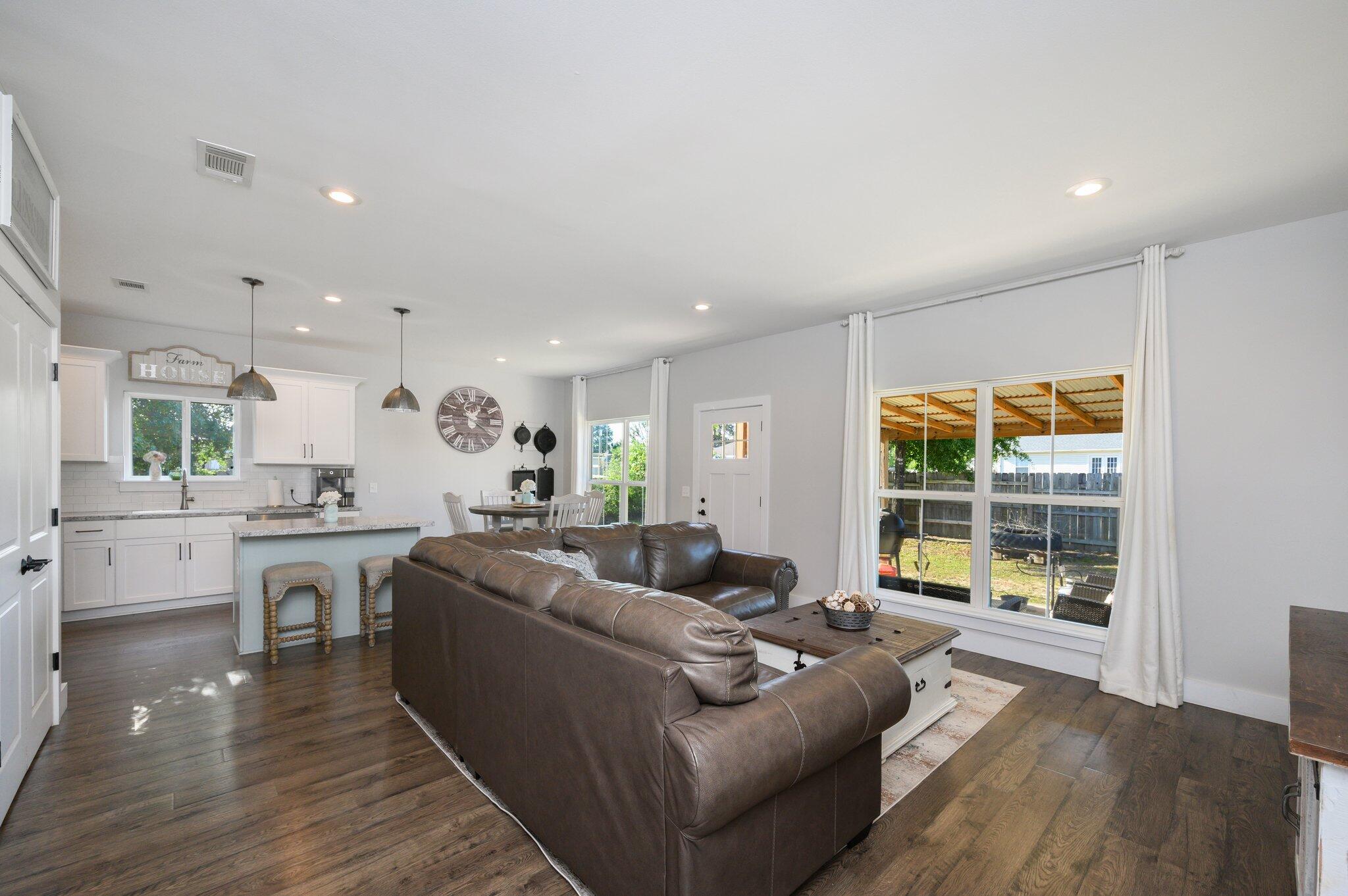 THE PINES - Residential