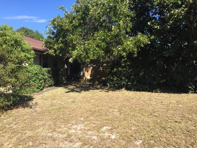 CHATEAU PRES DE LA MER - Residential Lease