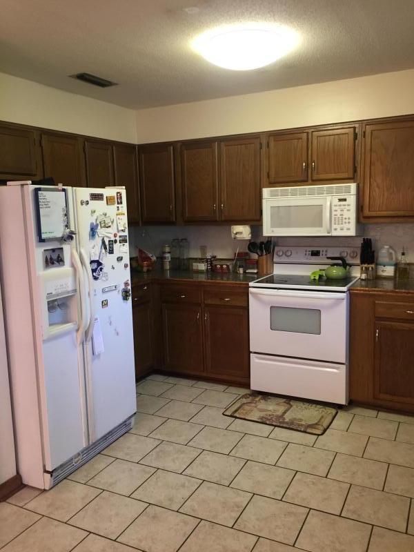 CHATEAU PRES DE LA MER - Residential Lease