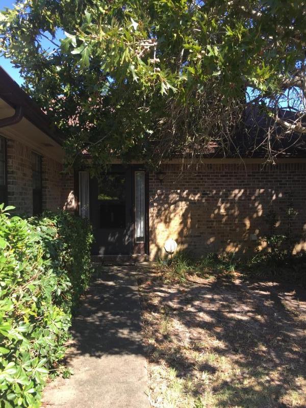 CHATEAU PRES DE LA MER - Residential Lease