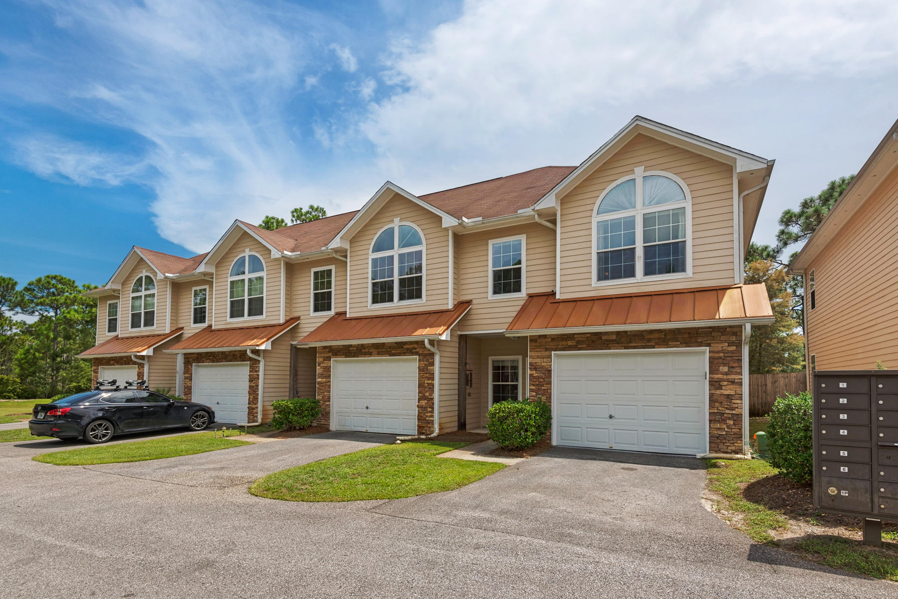 STONEGATE VILLAS - Residential