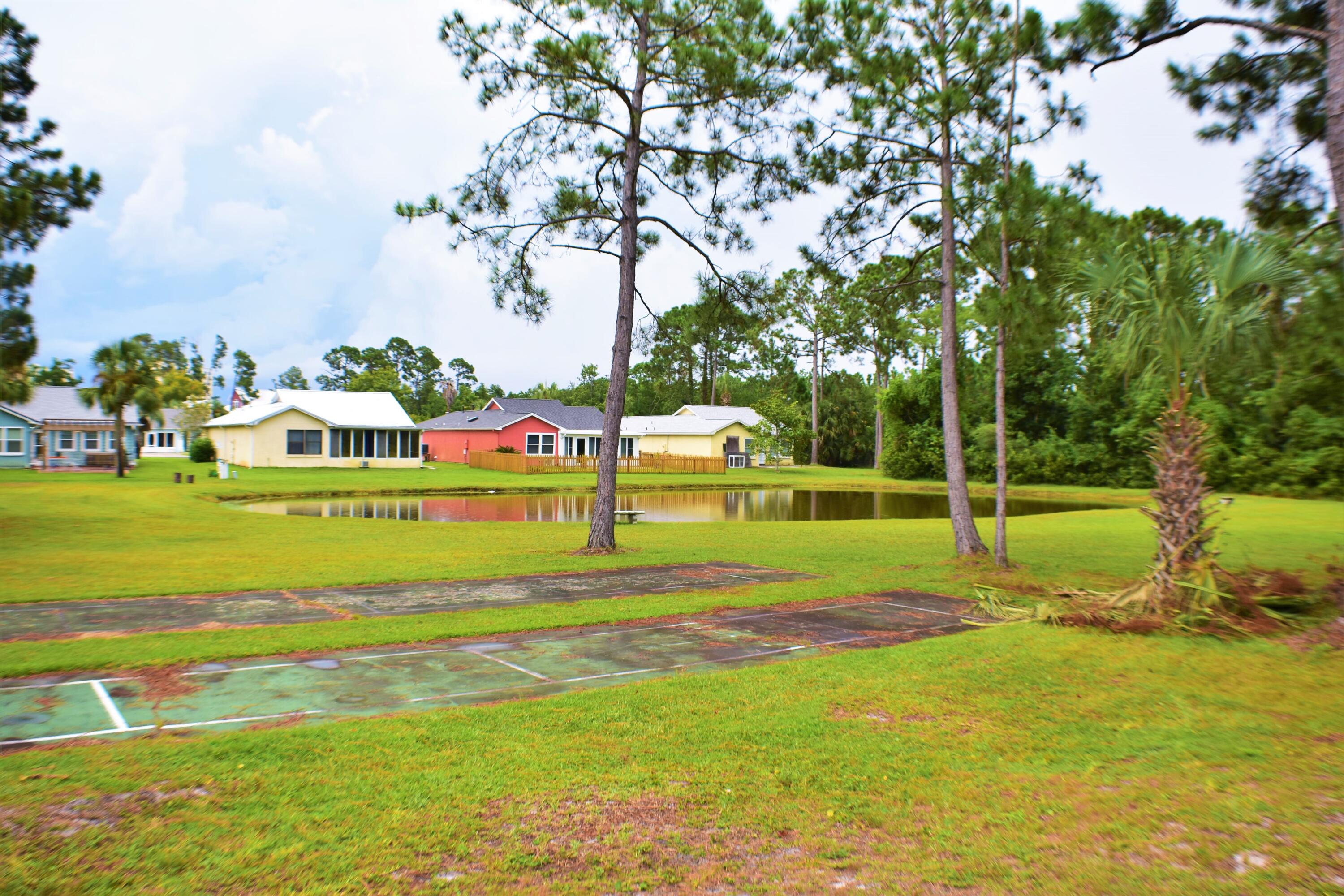 HARBOUR TOWNE - Land