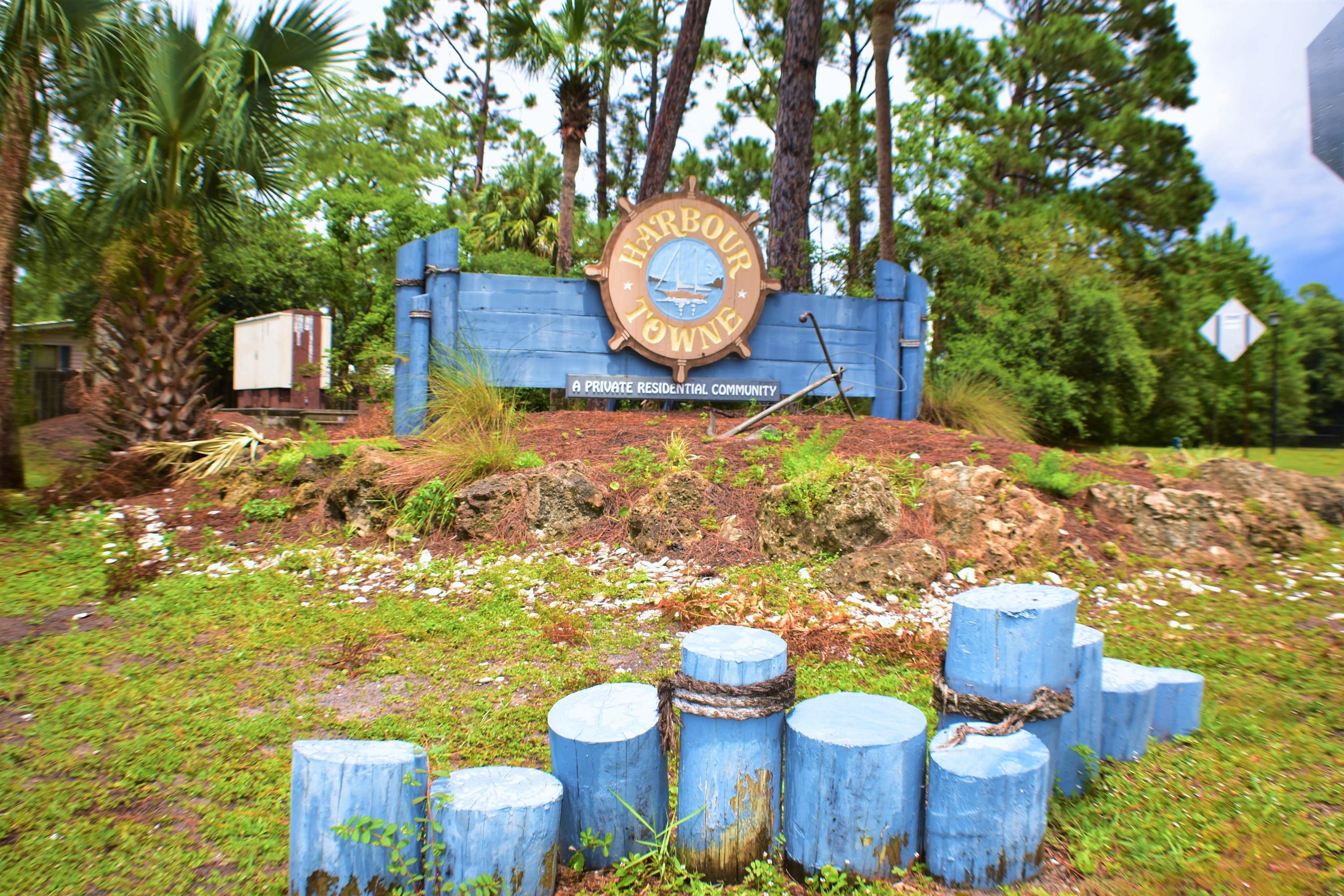 HARBOUR TOWNE - Land