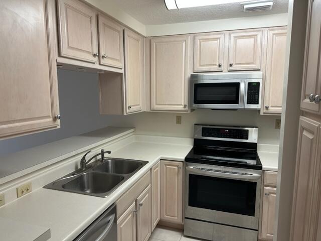 LAKESIDE CONDO AT BLUEWATER BAY - Residential Lease