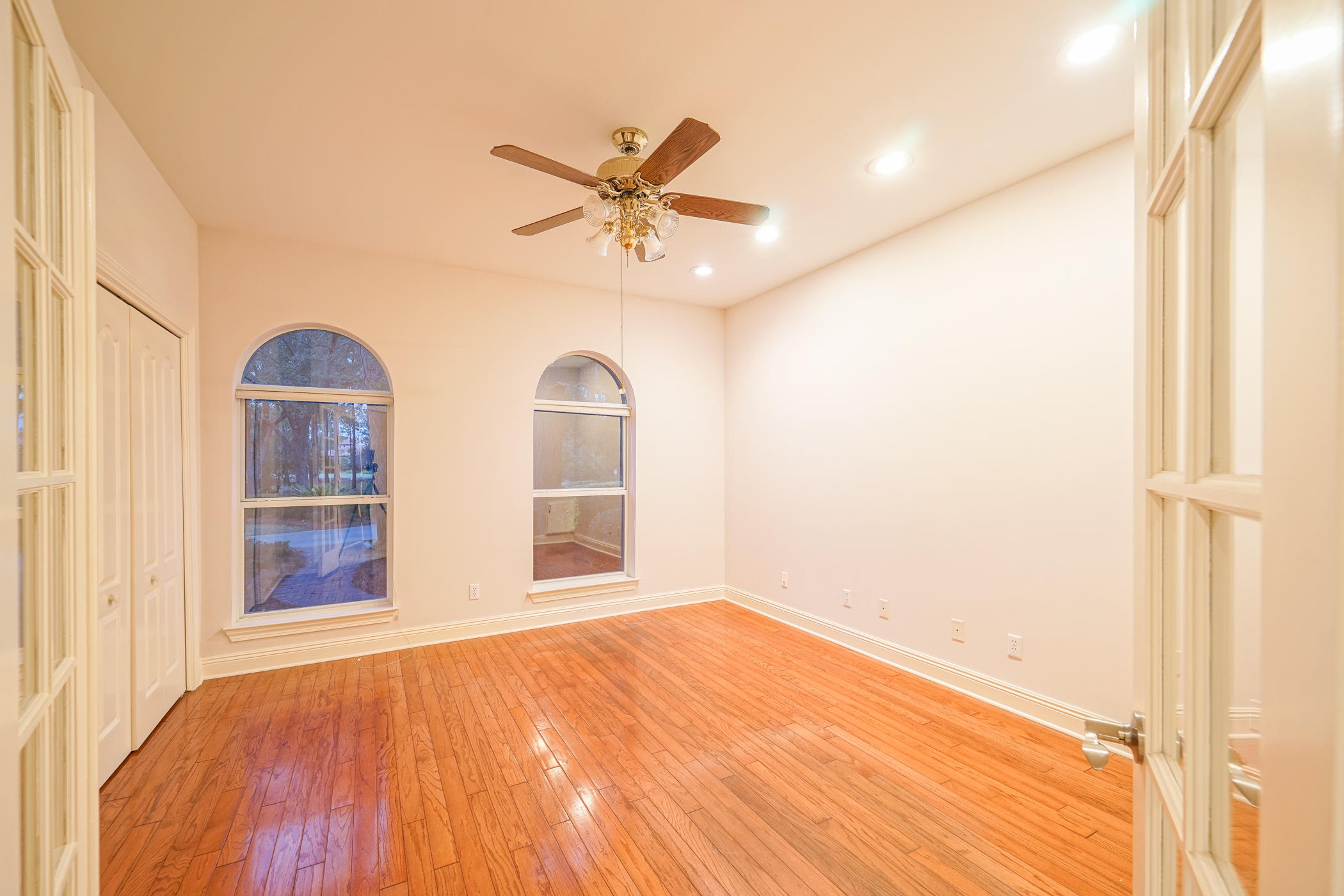 BAYTOWNE AVE EAST - Residential