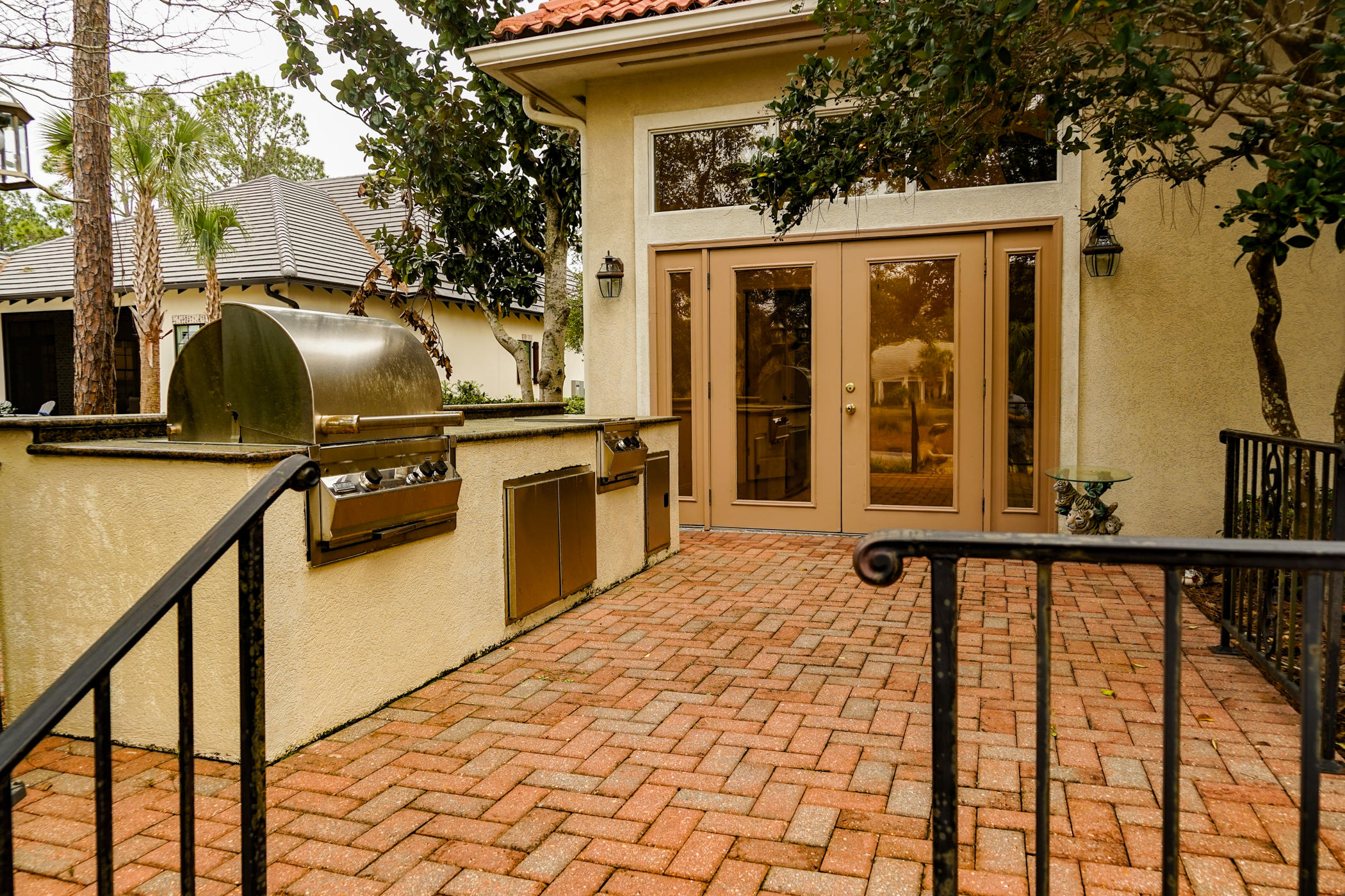 BAYTOWNE AVE EAST - Residential