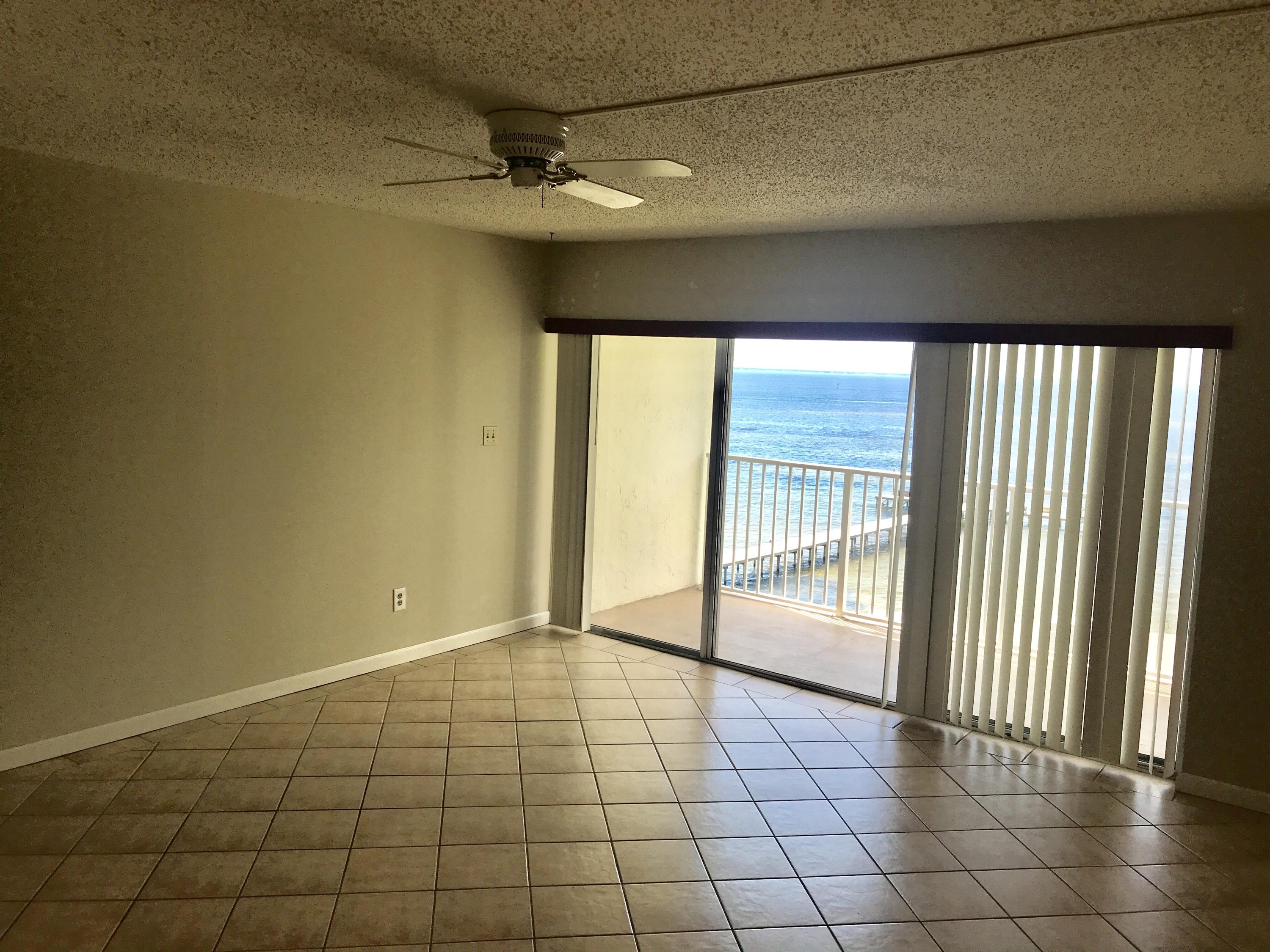 VALENCIA CONDO - Residential