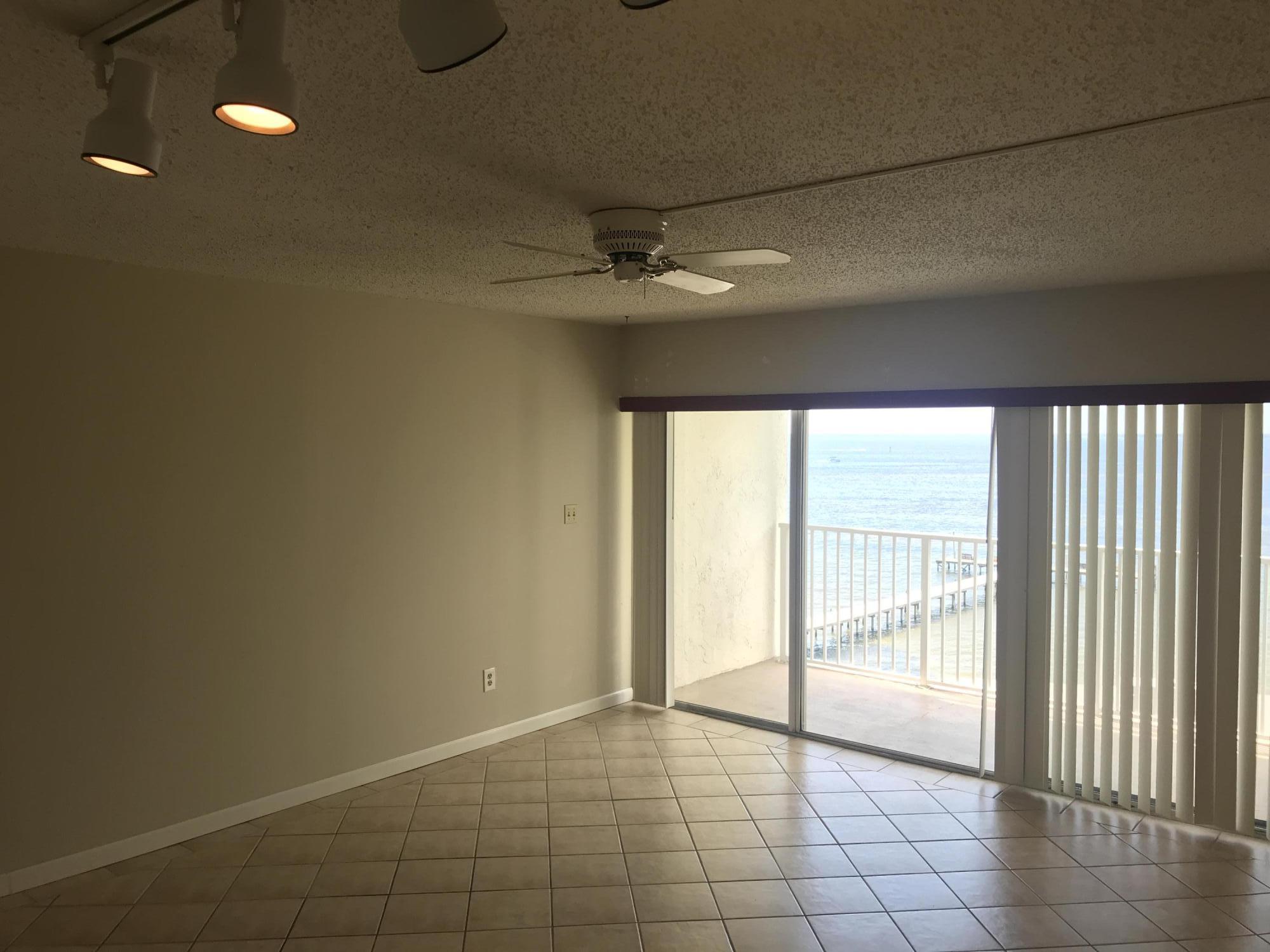 VALENCIA CONDO - Residential