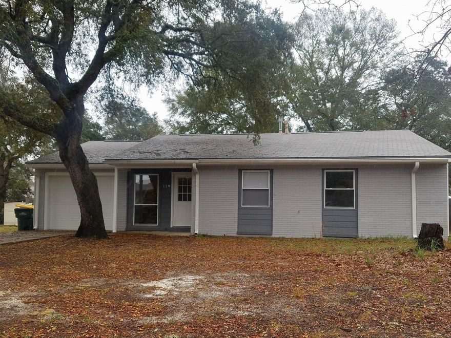 Comp purposes only.Fully reminded.New sidingNew kitchenNew appliancesnew flooringGorgeous.