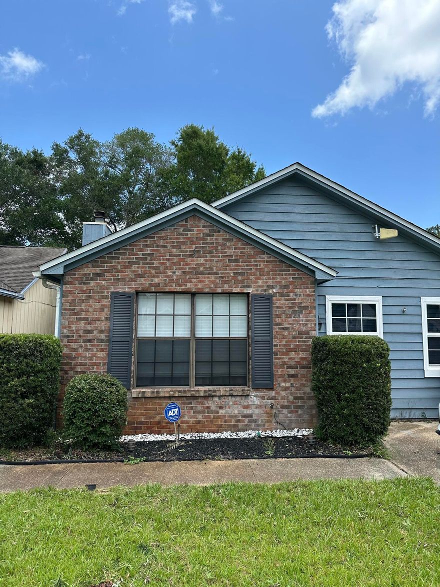Adorable home in the heart of Valparaiso! This 4 bedroom 2 bath is perfect! It is located on a spacious corner lot with tile and laminate flooring throughout. Don't miss the opportunity to rent this home.  Quick access to Hwy 20 and Hwy 85.  Non smoking home.  Text 850-797-0681 for a showing.
