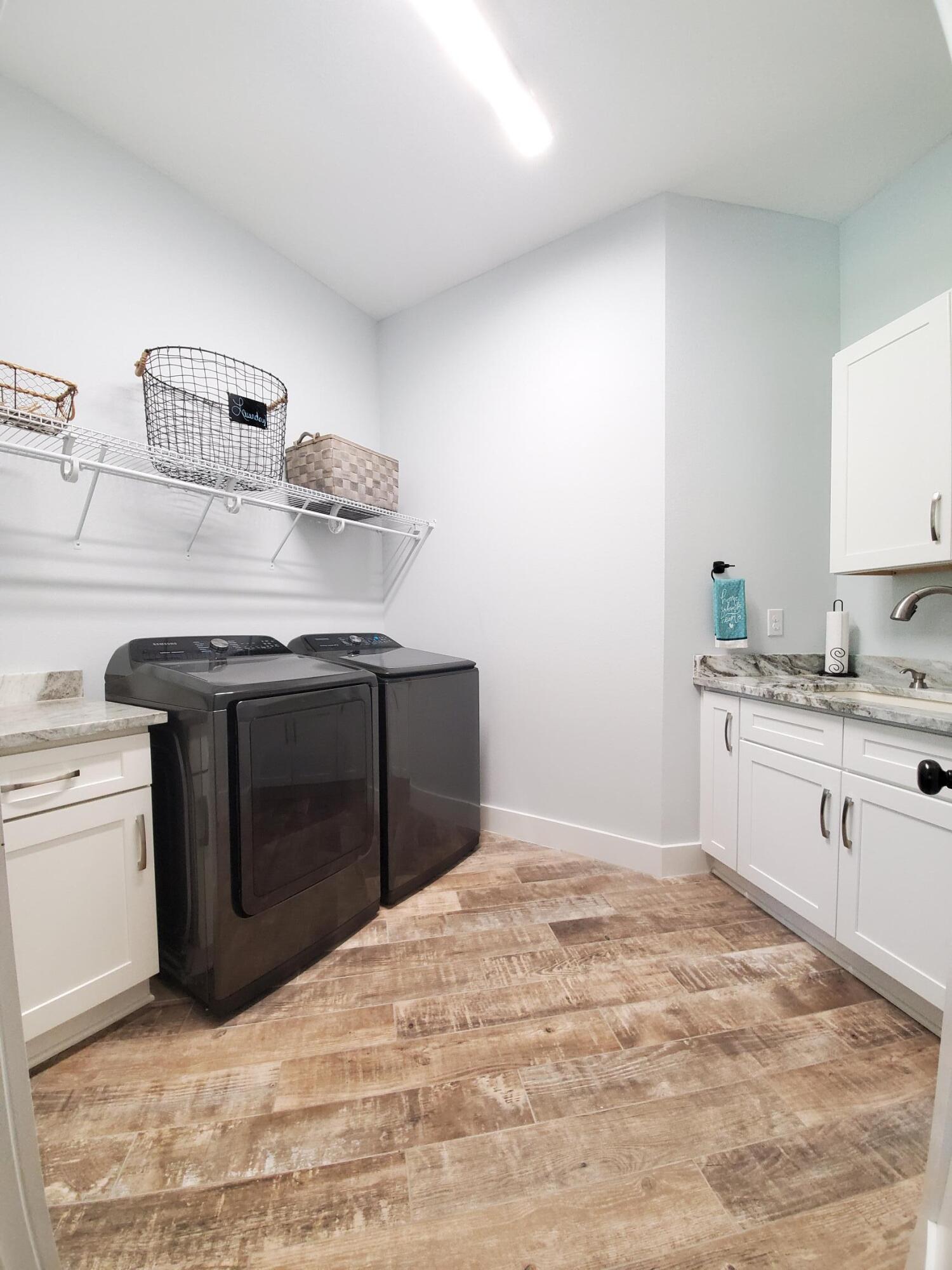 LAUREL HILL - Residential