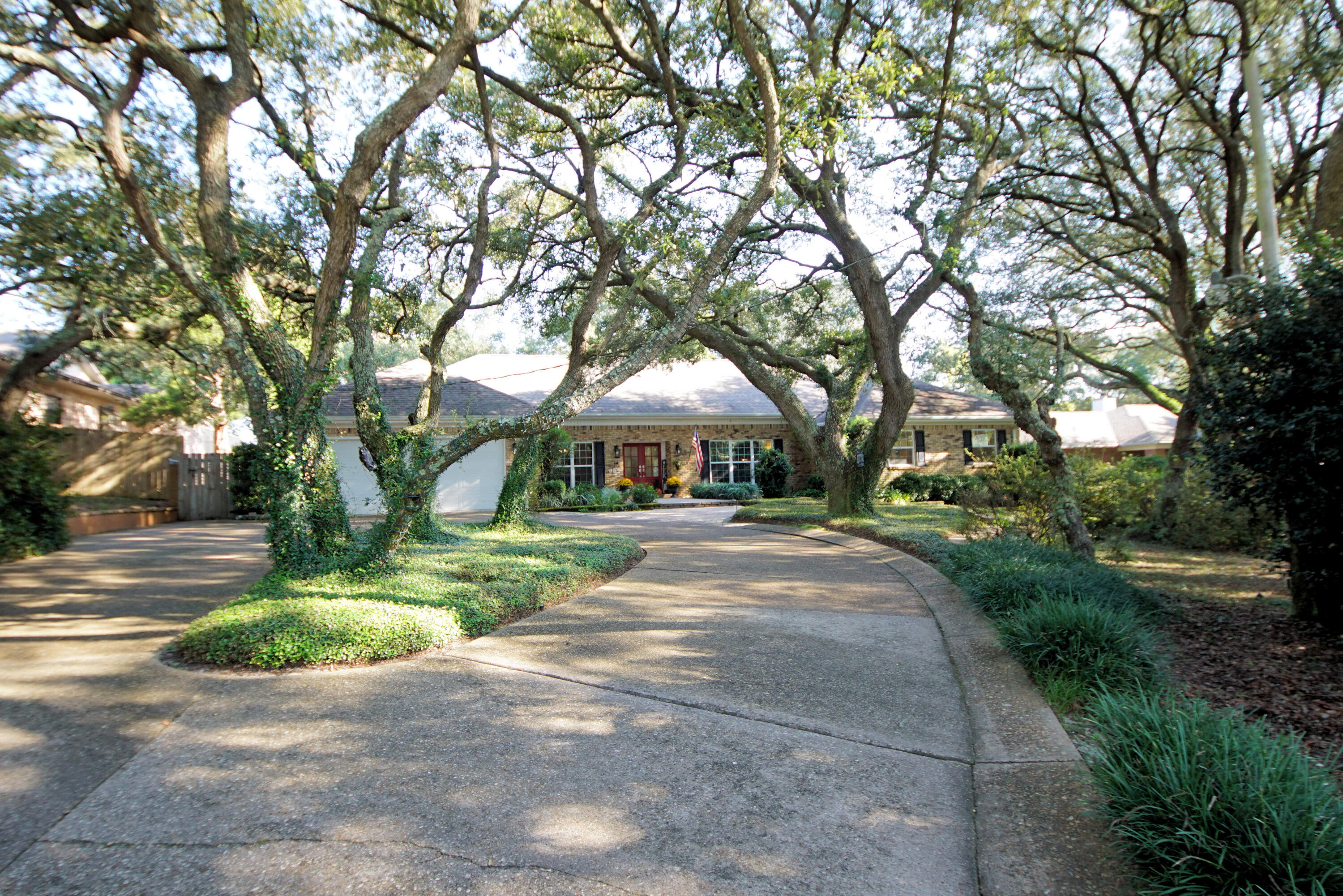 LAKE LORRAINE ESTATES - Residential