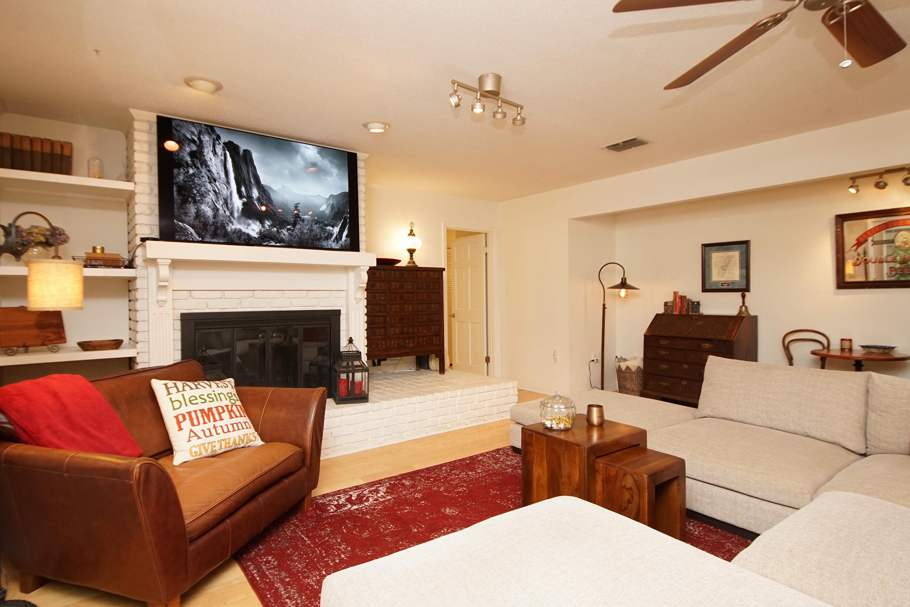 LAKE LORRAINE ESTATES - Residential