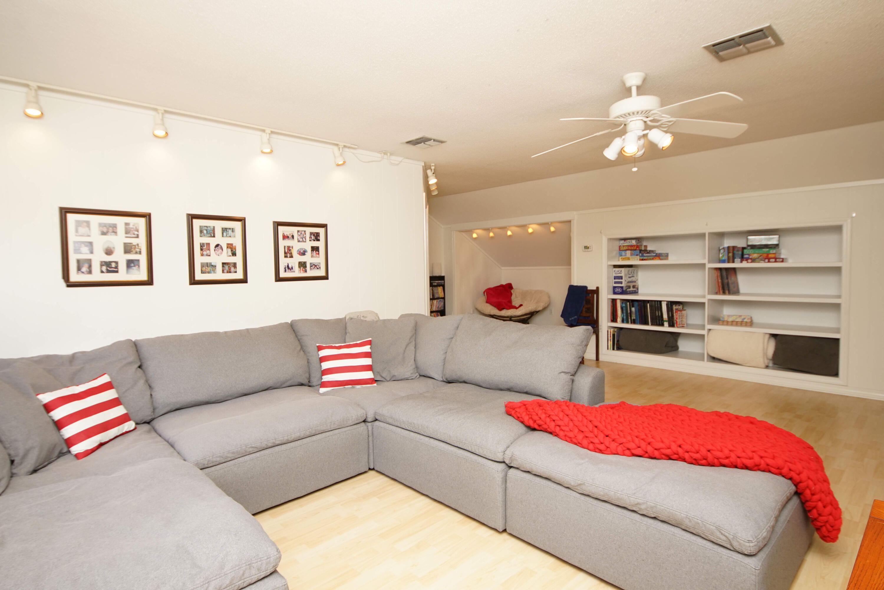 LAKE LORRAINE ESTATES - Residential