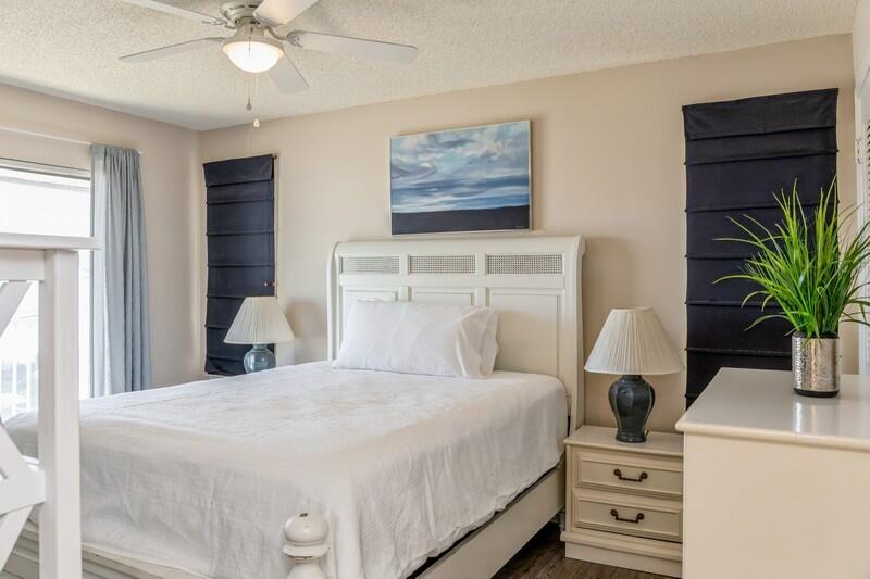 SANDPRINTS CONDO - Residential