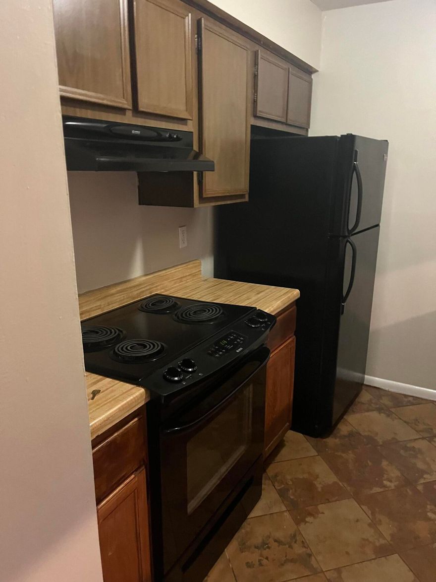 Great 3 bedroom 2 bath end unit townhome, perfect for a 1st time home buyer or investor( has a great rental history).  This one story townhome in central Ft. Walton Beach has a fenced in yard as well.  This current rental unit will not last long.  Call today to schedule a showing and get more information about this wonderful  townhome.