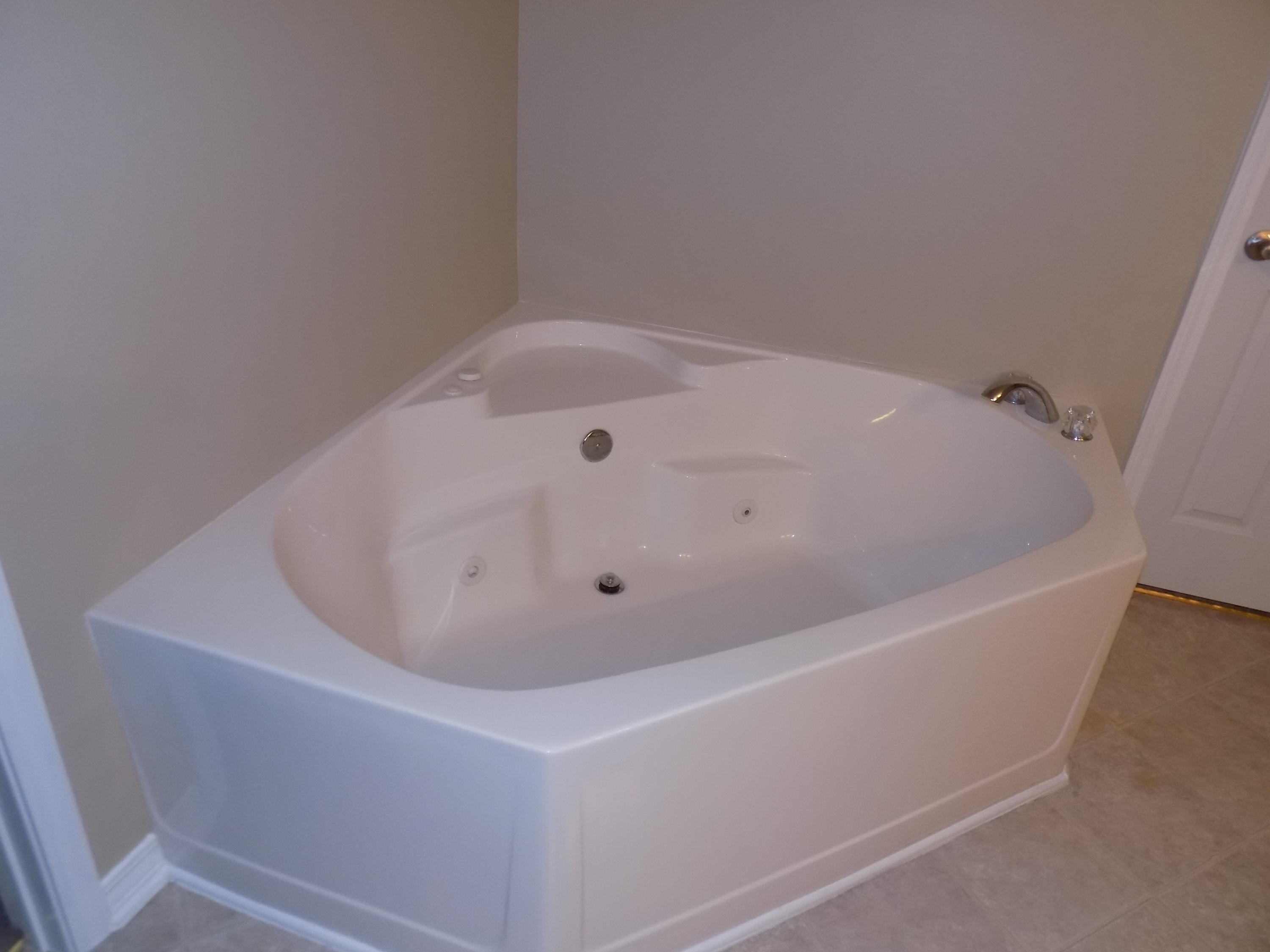 COUNTRYWOOD EST - Residential