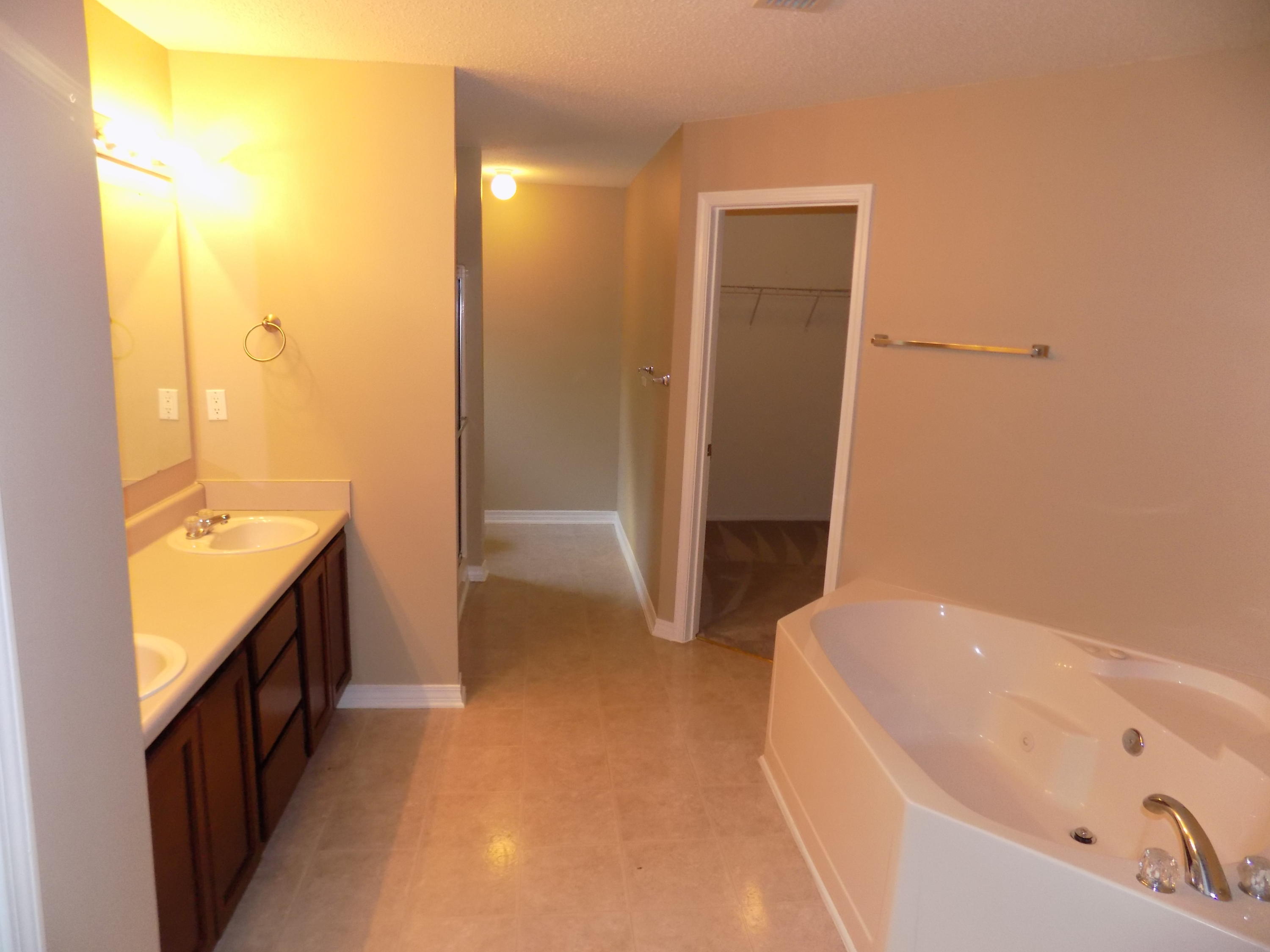 COUNTRYWOOD EST - Residential