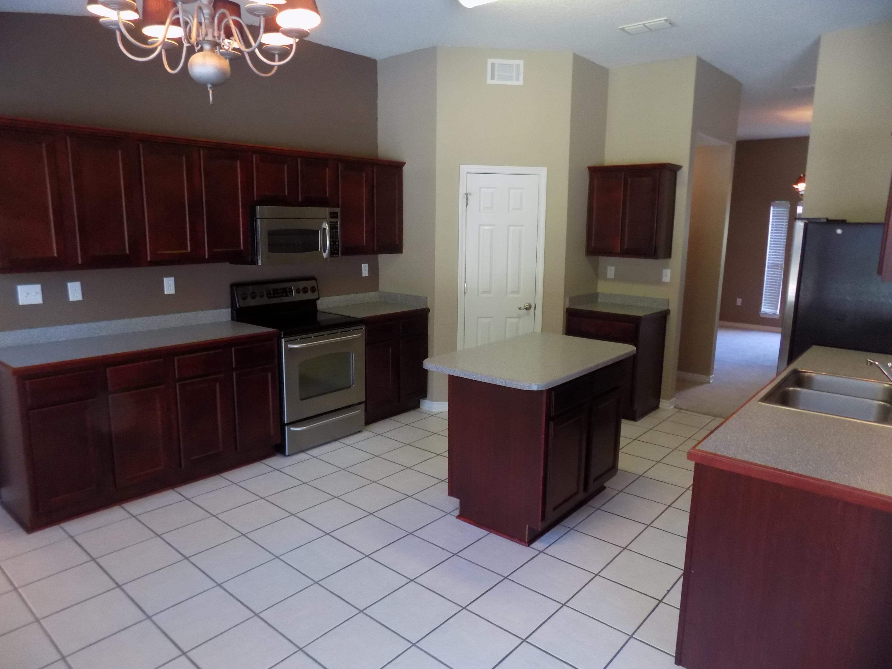 COUNTRYWOOD EST - Residential