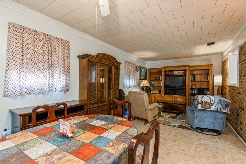 LAKEWOOD S/D lot 5 Block 3 - Residential