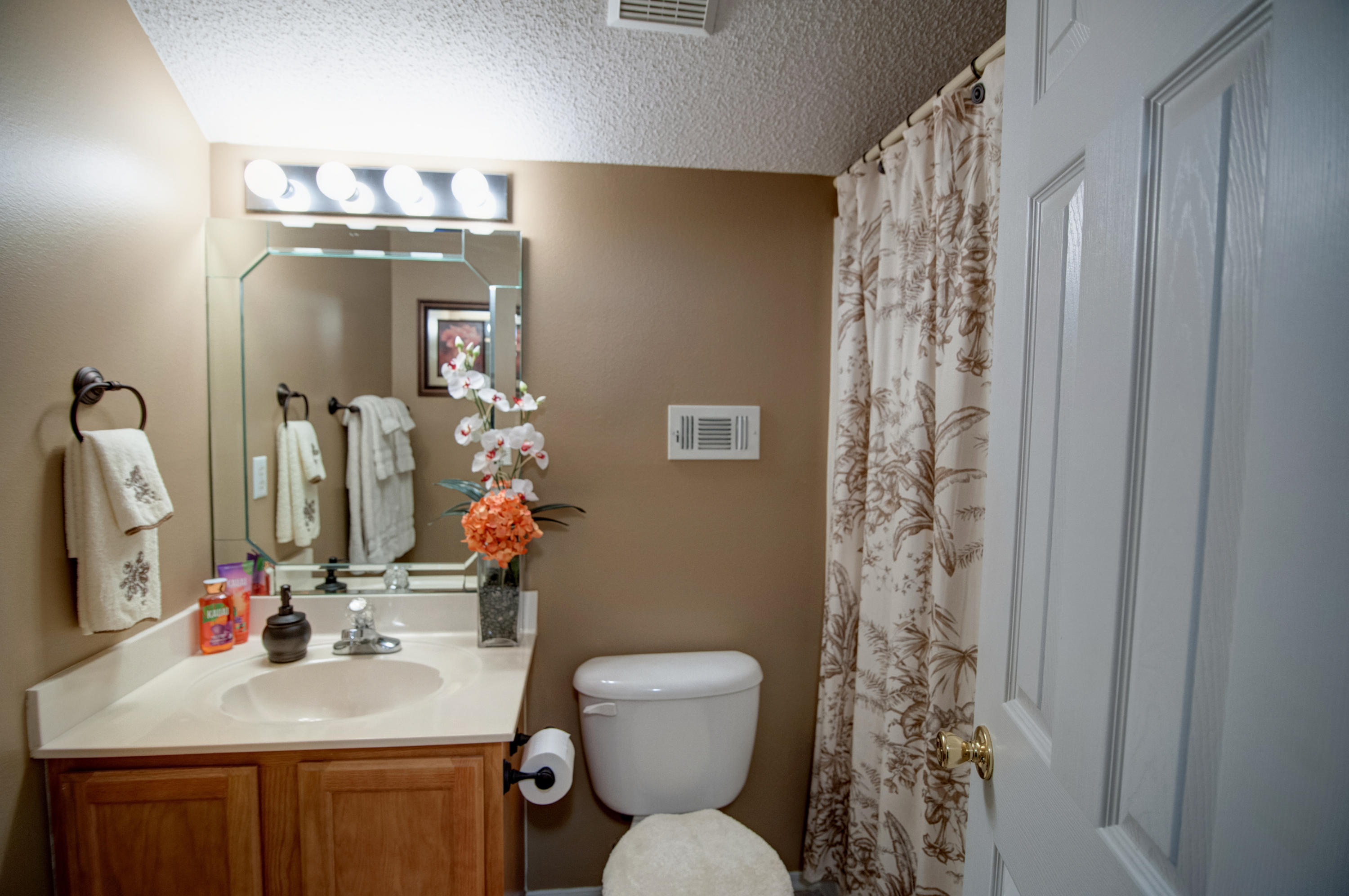 RIVERCHASE S/D PH 1 - Residential