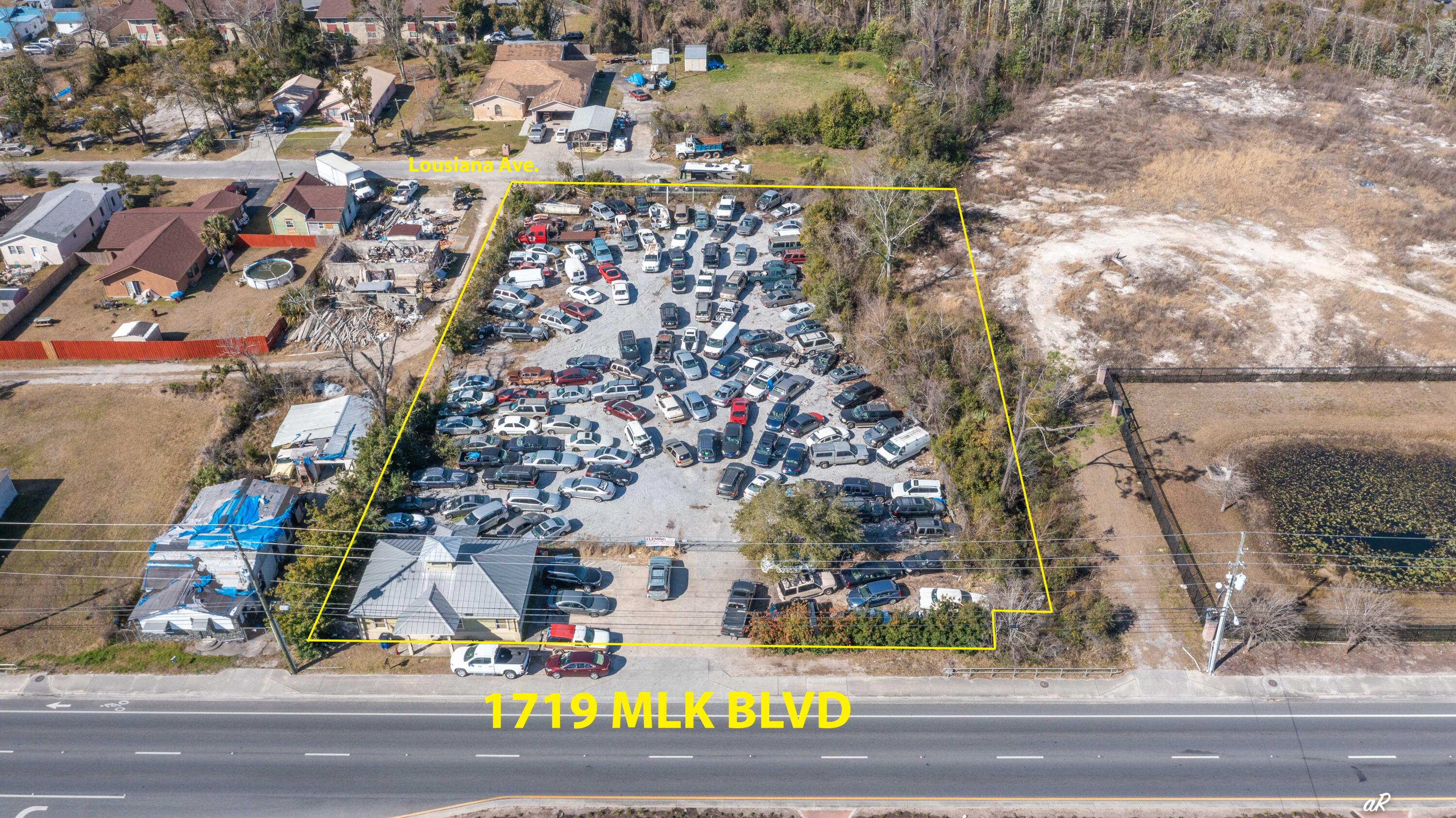 Main image without alt text