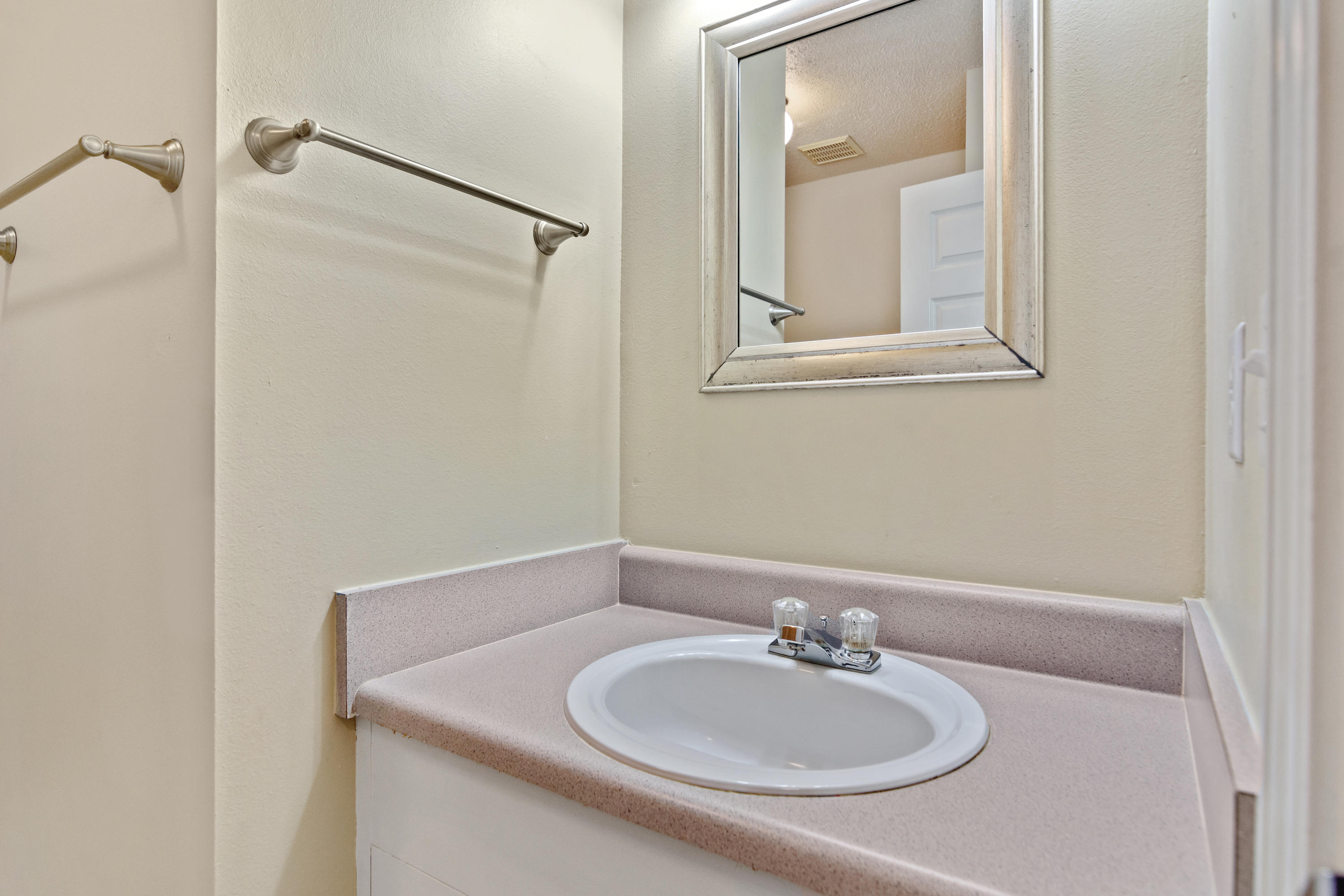 COUNTRYVIEW ESTATES 8TH ADDN - Residential