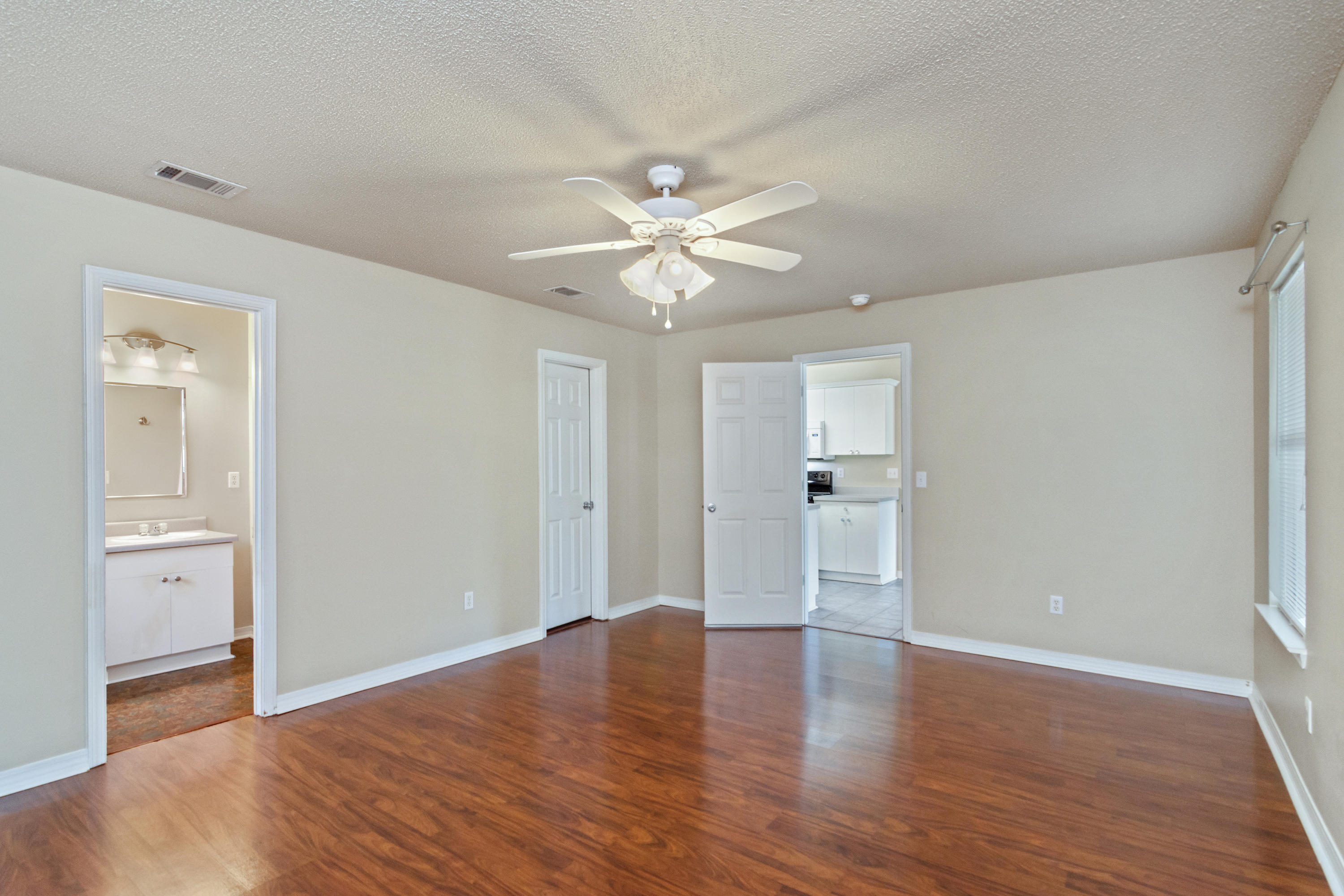 COUNTRYVIEW ESTATES 8TH ADDN - Residential