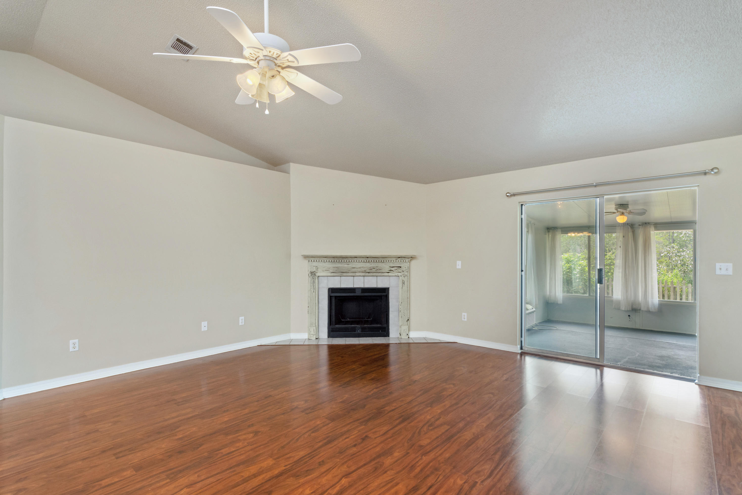 COUNTRYVIEW ESTATES 8TH ADDN - Residential