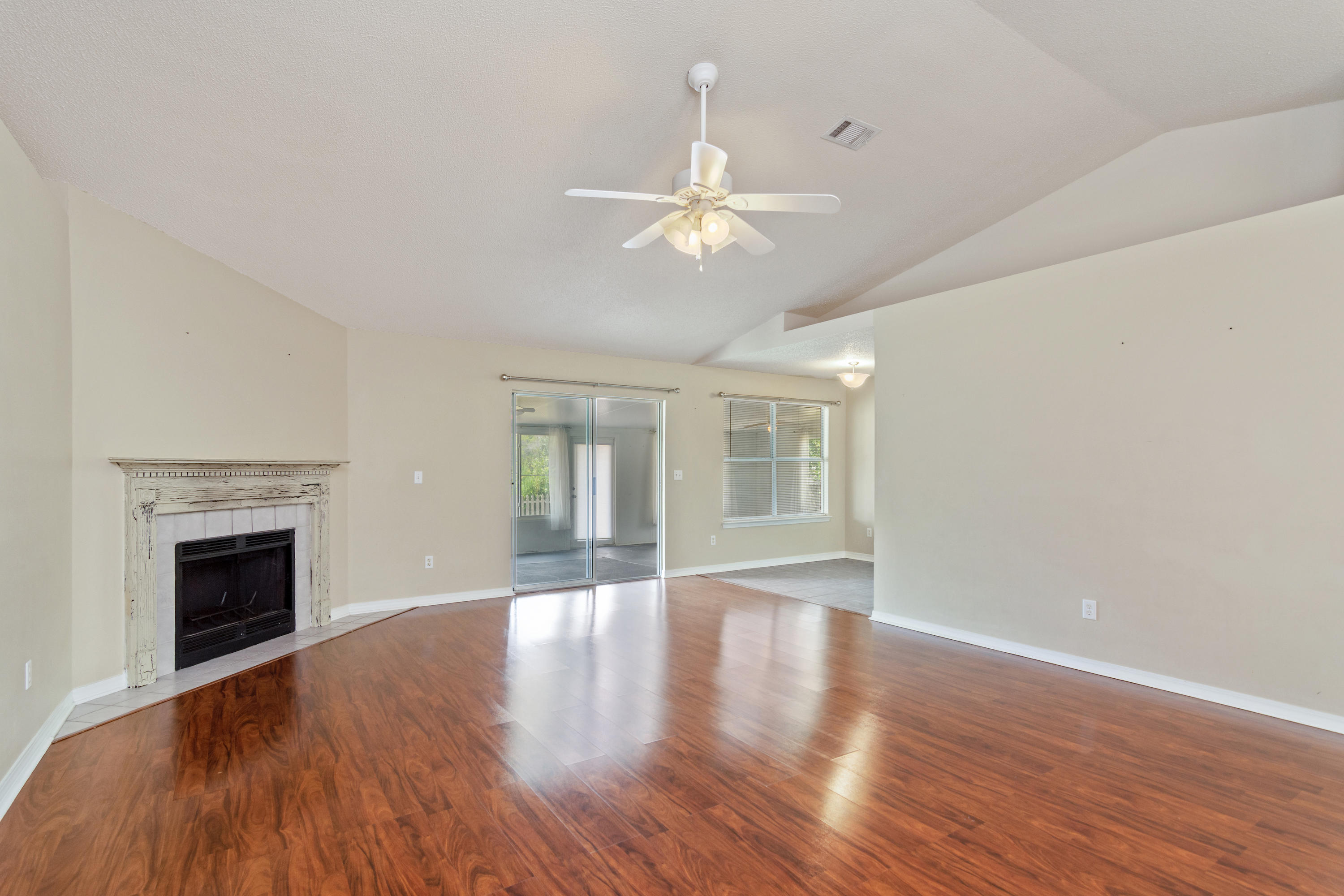 COUNTRYVIEW ESTATES 8TH ADDN - Residential