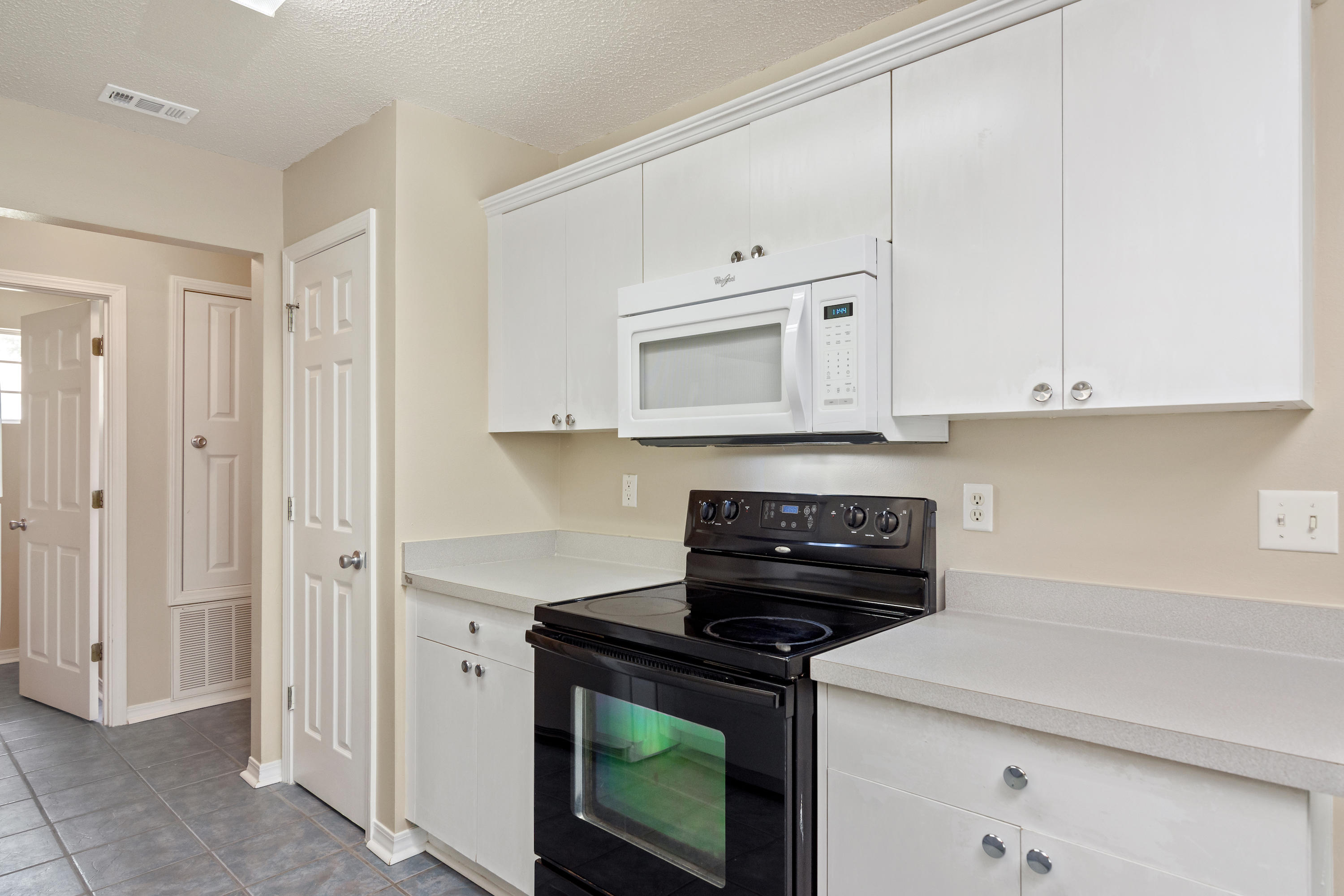 COUNTRYVIEW ESTATES 8TH ADDN - Residential