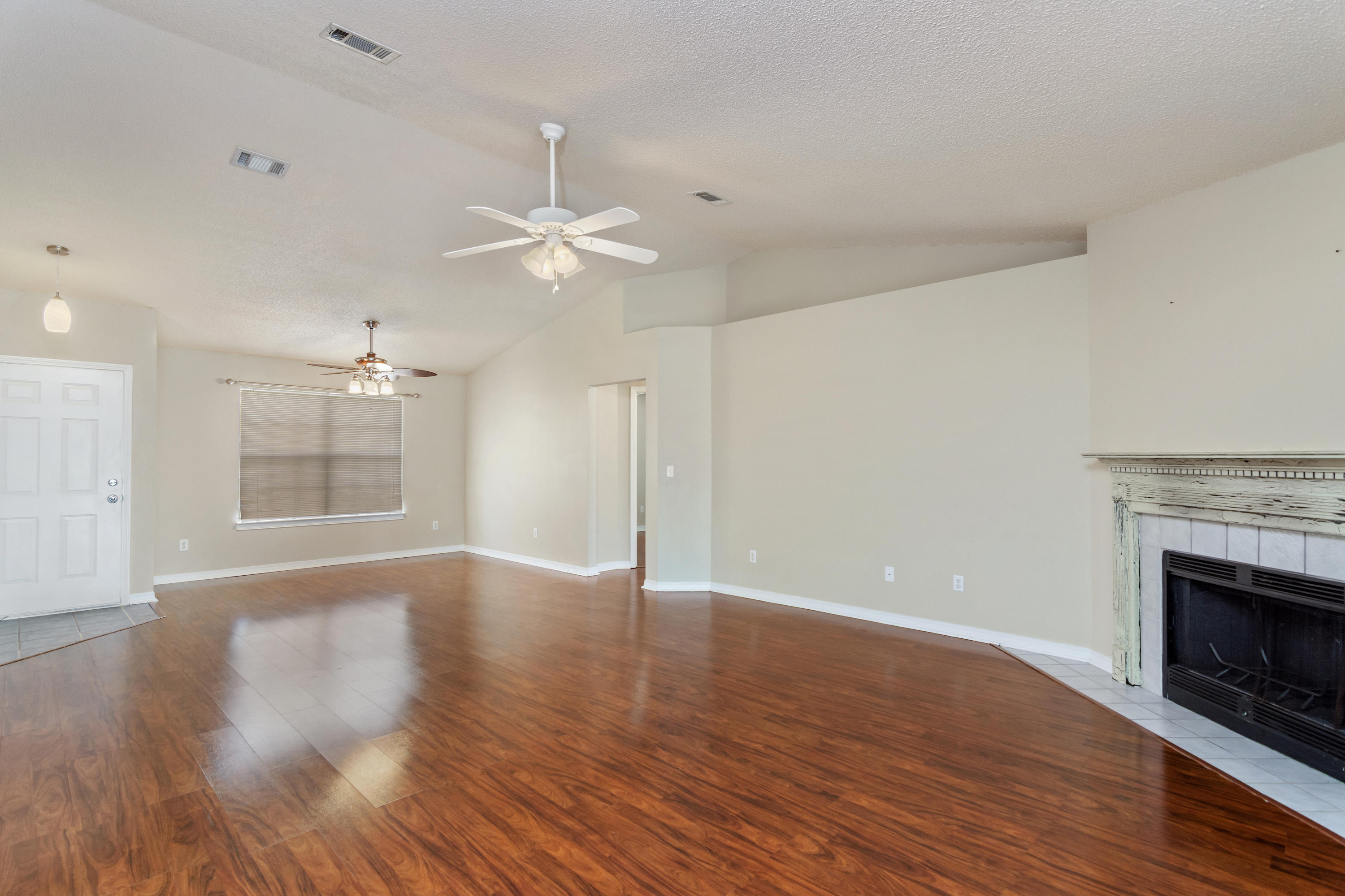 COUNTRYVIEW ESTATES 8TH ADDN - Residential