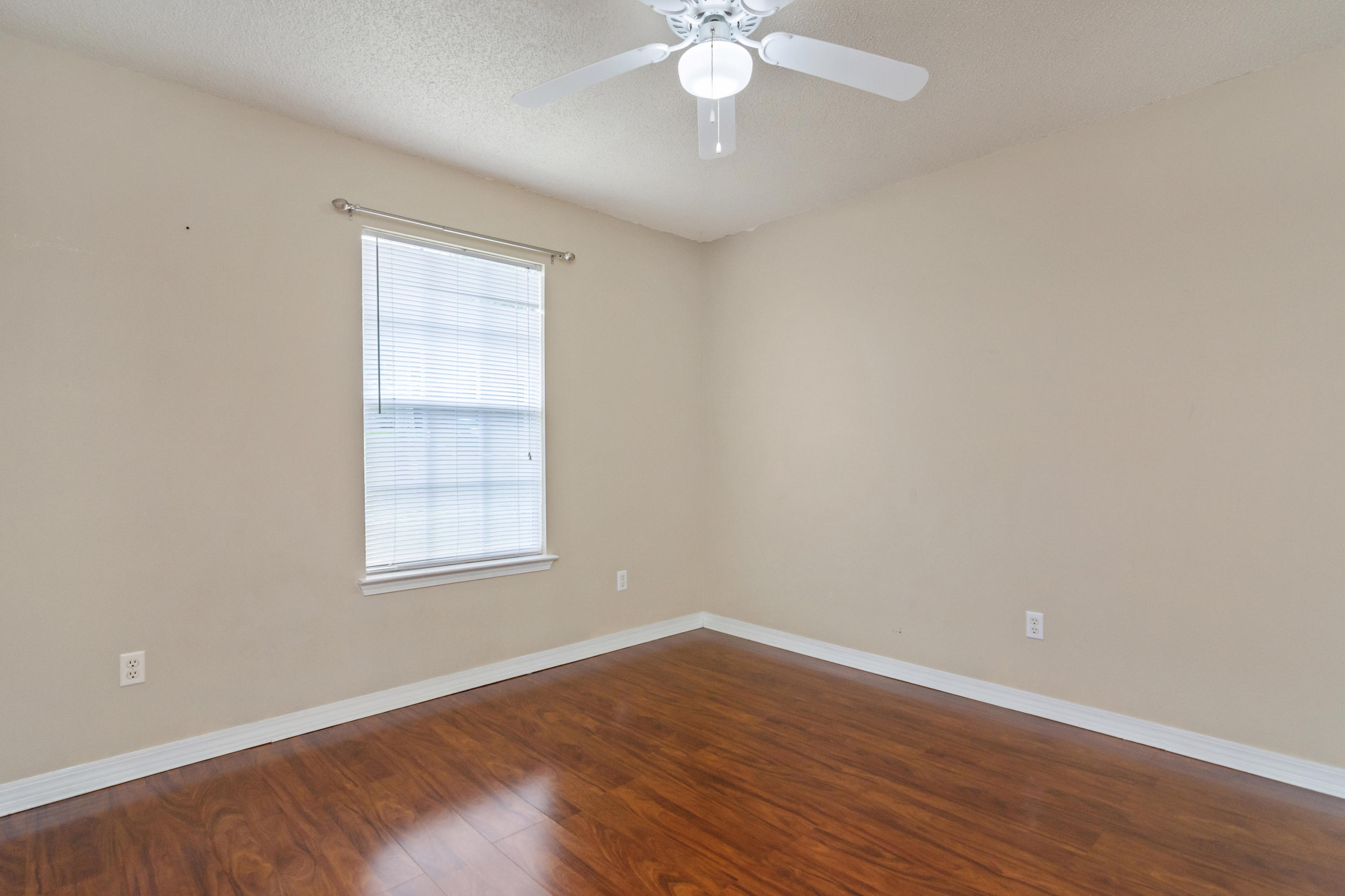 COUNTRYVIEW ESTATES 8TH ADDN - Residential