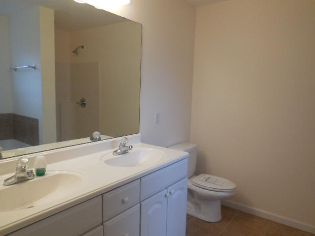 OAKWOOD LAKES ESTATES - Residential