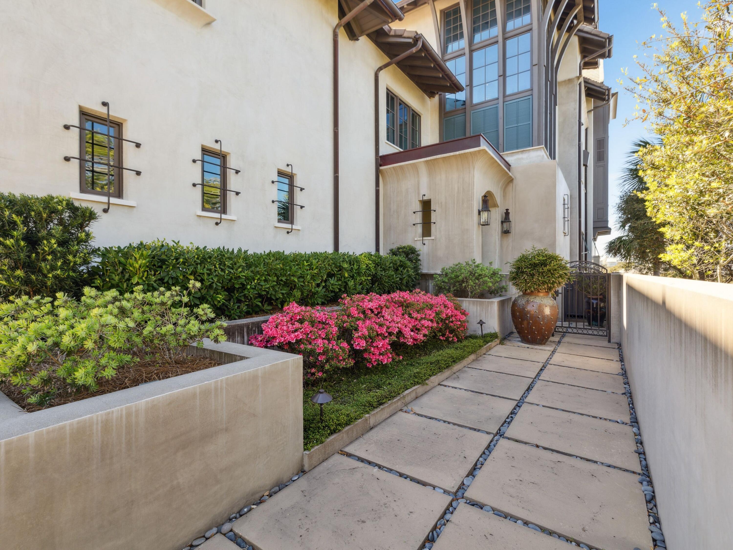 RETREAT THE - Residential