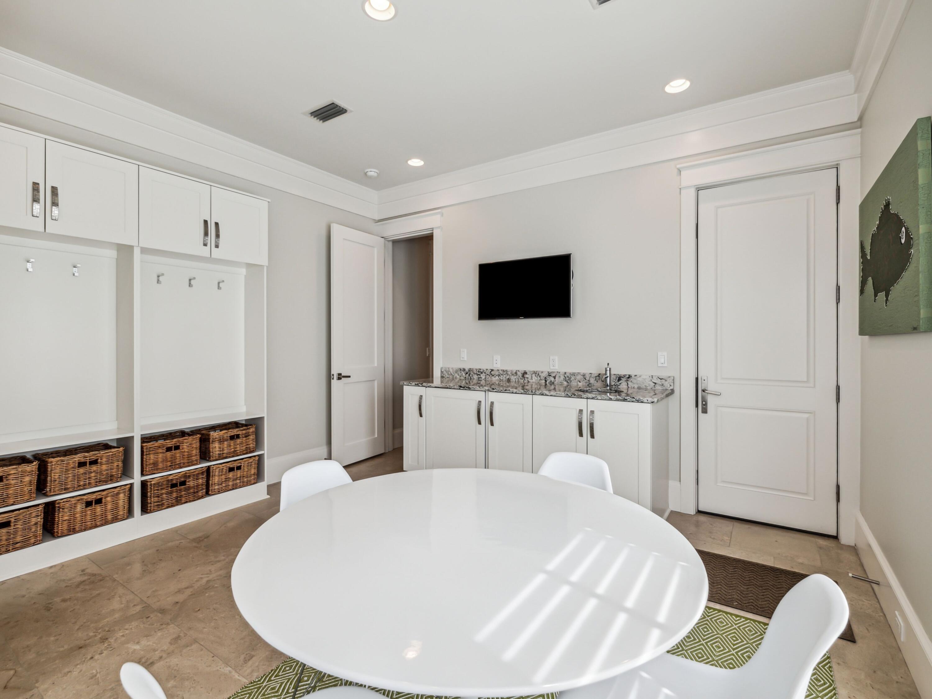 RETREAT THE - Residential
