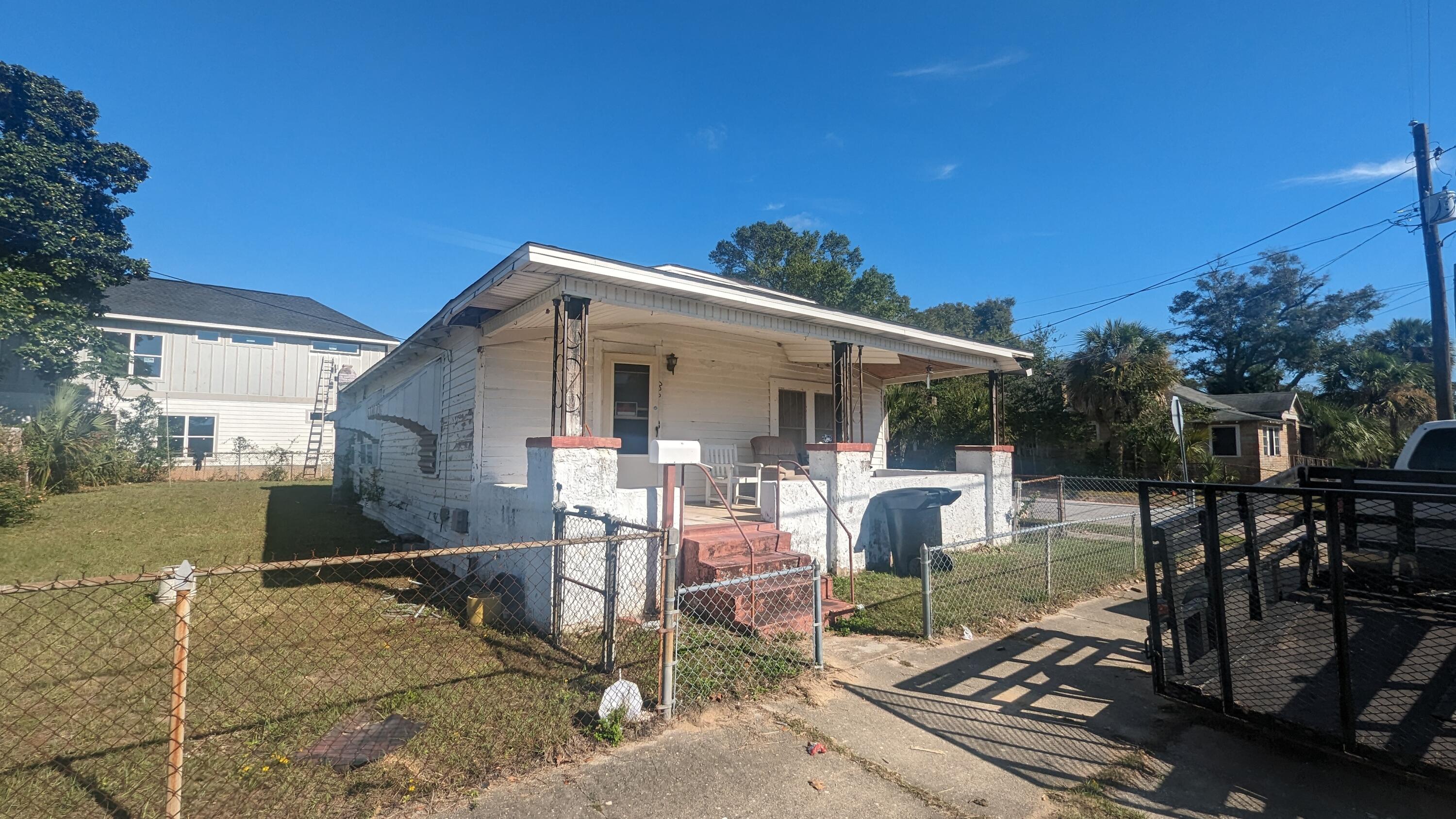 Unlock the potential of this 2 bedroom 1 bath house in Pensacola! A mere 5-minutes away to vibrant Palafox, home to the renowned Palafox Market, exquisite dining, shopping, lively nightlife, and thrilling events like ball games and fireworks. Revel in the coastal charm, with the beach just a bit less than a 20-minute drive away. While this property requires a new roof, HVAC system, refreshed paint, and upgraded floors, its convenient location and latent possibilities make it a great proposition for savvy investors or flippers. Call us today to know more!