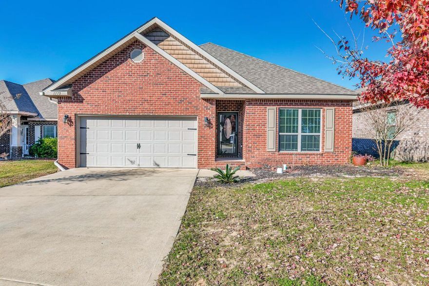 Beautiful home in Gulf Breeze, Fl just a short drive to travel I-10, golfing, shopping, dining and our beautiful powdery white-sand beaches. This home offers an Open Kitchen to Living Room concept that is Family friendly and Perfect for Entertaining. The kitchen has a welcoming breakfast bar with deep sinks, Beautiful Granite Wraparound Countertops and GE ''Stainless Steel'' Smooth Top Range, Built-in Microwave and Dishwasher,Kitchen also features a Large Breakfast Area with French Double Doors leading out back. The huge Living Room has a Vaulted Ceiling and completely open tothe Kitchen. Spacious Master Bath Suite is perfect with Soaker Tub, Separate Tile Shower and tall Double Vanity. This home is wood look tile through out.