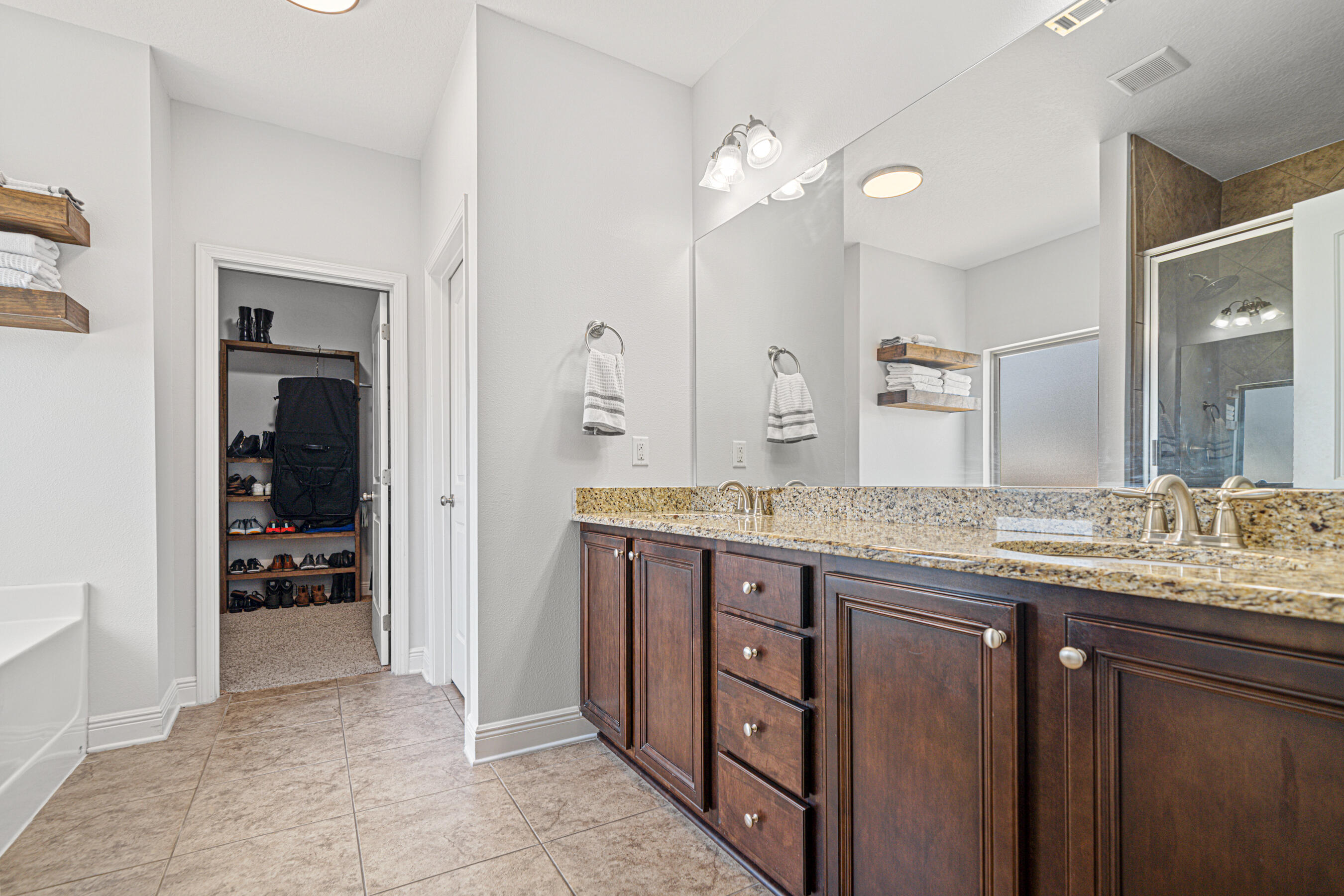 BROWNSTONE MANOR - Residential