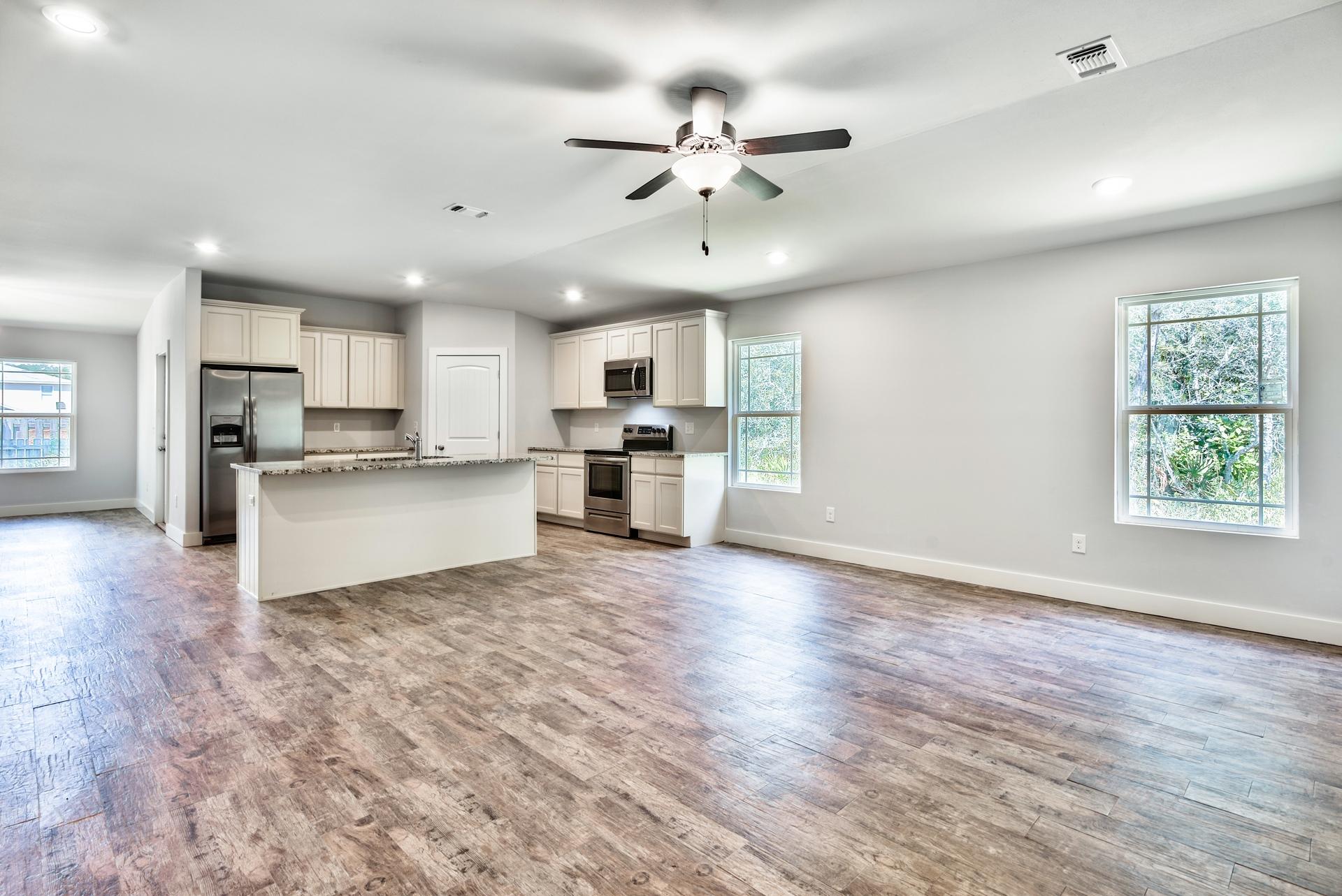 CRESCENT SHORES - Residential