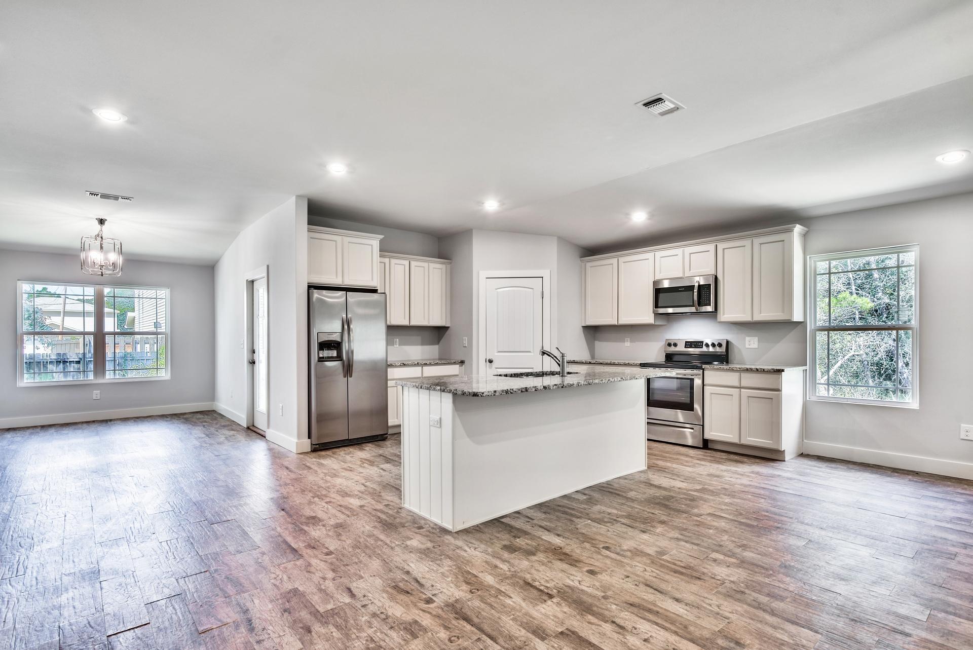 CRESCENT SHORES - Residential