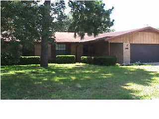 Coveniently located to Eglin and FWB. Nice size house with lots of room.